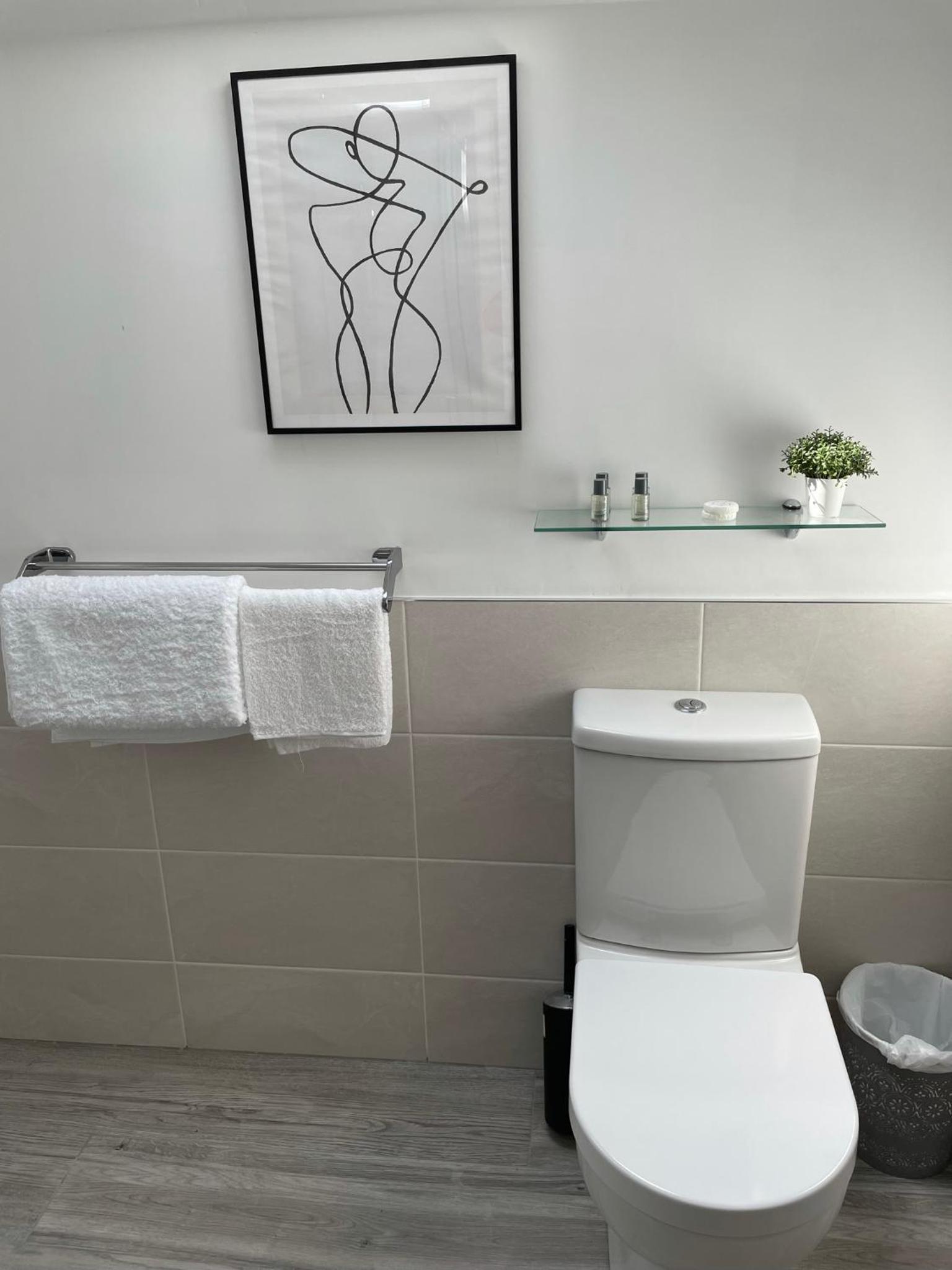 Double or Twin Room with Sea View - Photo 13