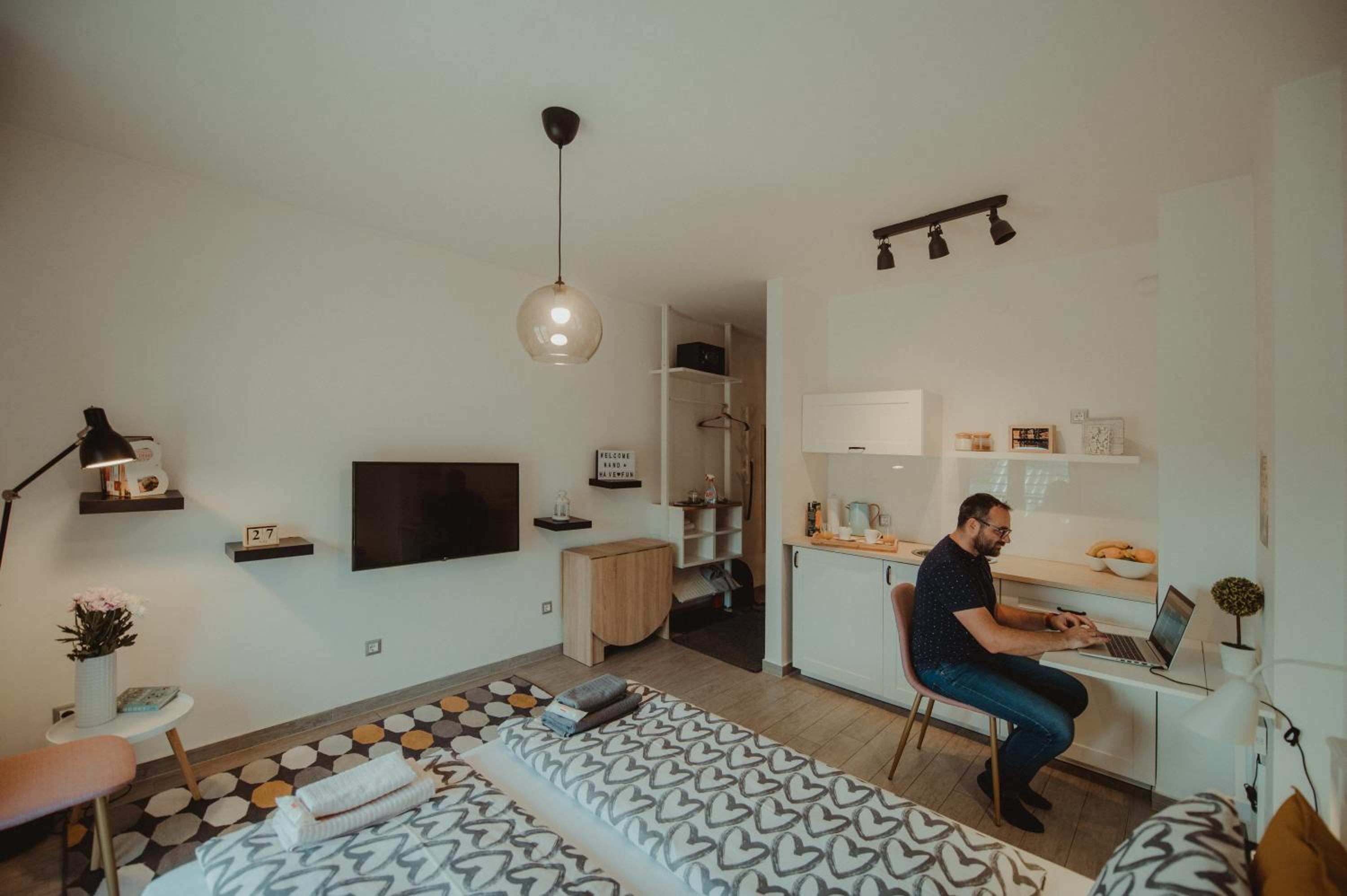 One-Bedroom Apartment photo 2