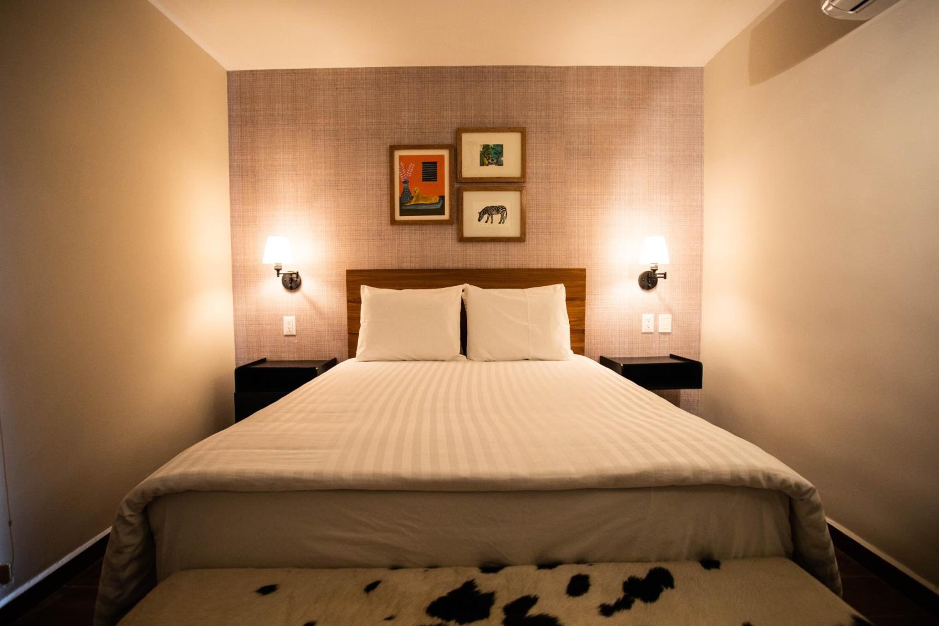 Double or Twin Room with Private Bathroom - Photo 7