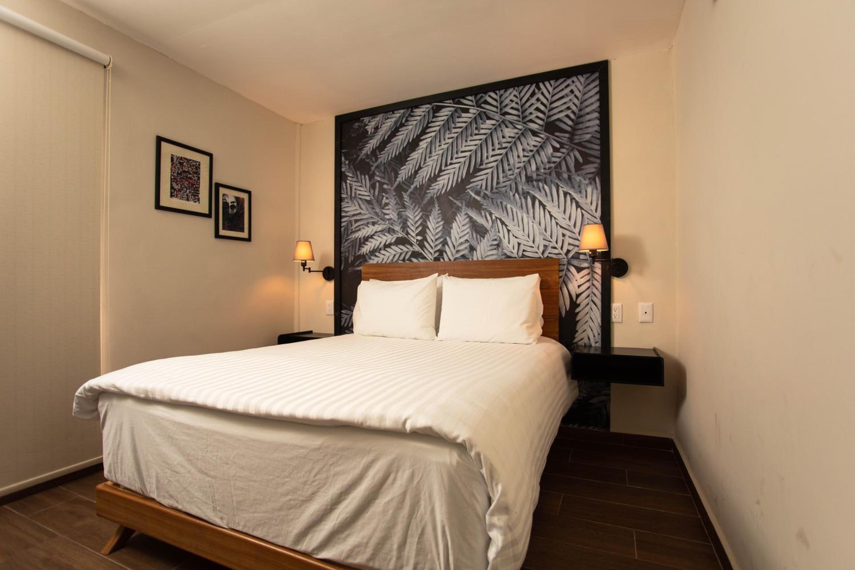 Double or Twin Room with Private Bathroom - Photo 8