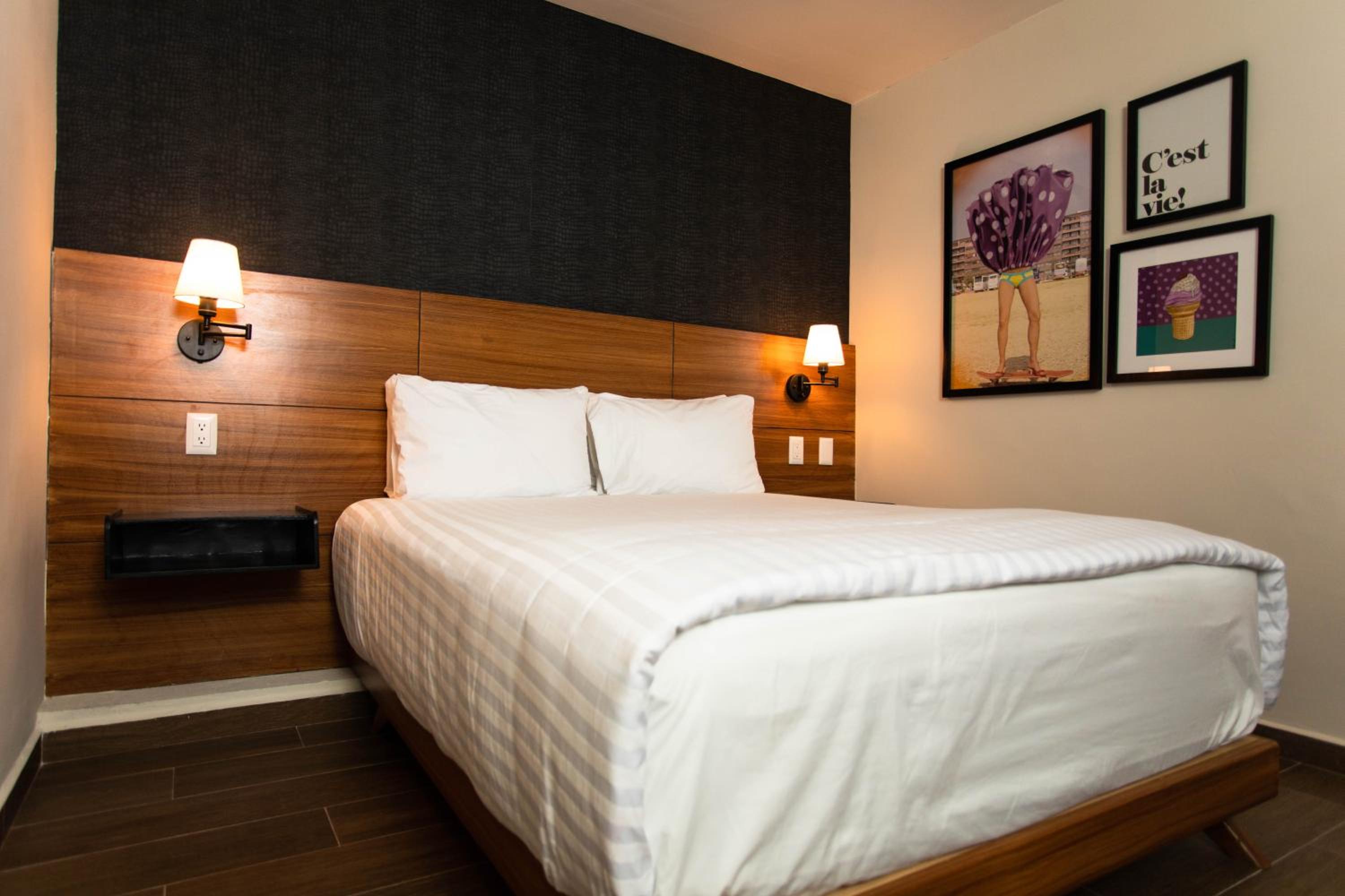 Double or Twin Room with Private Bathroom - Photo 6