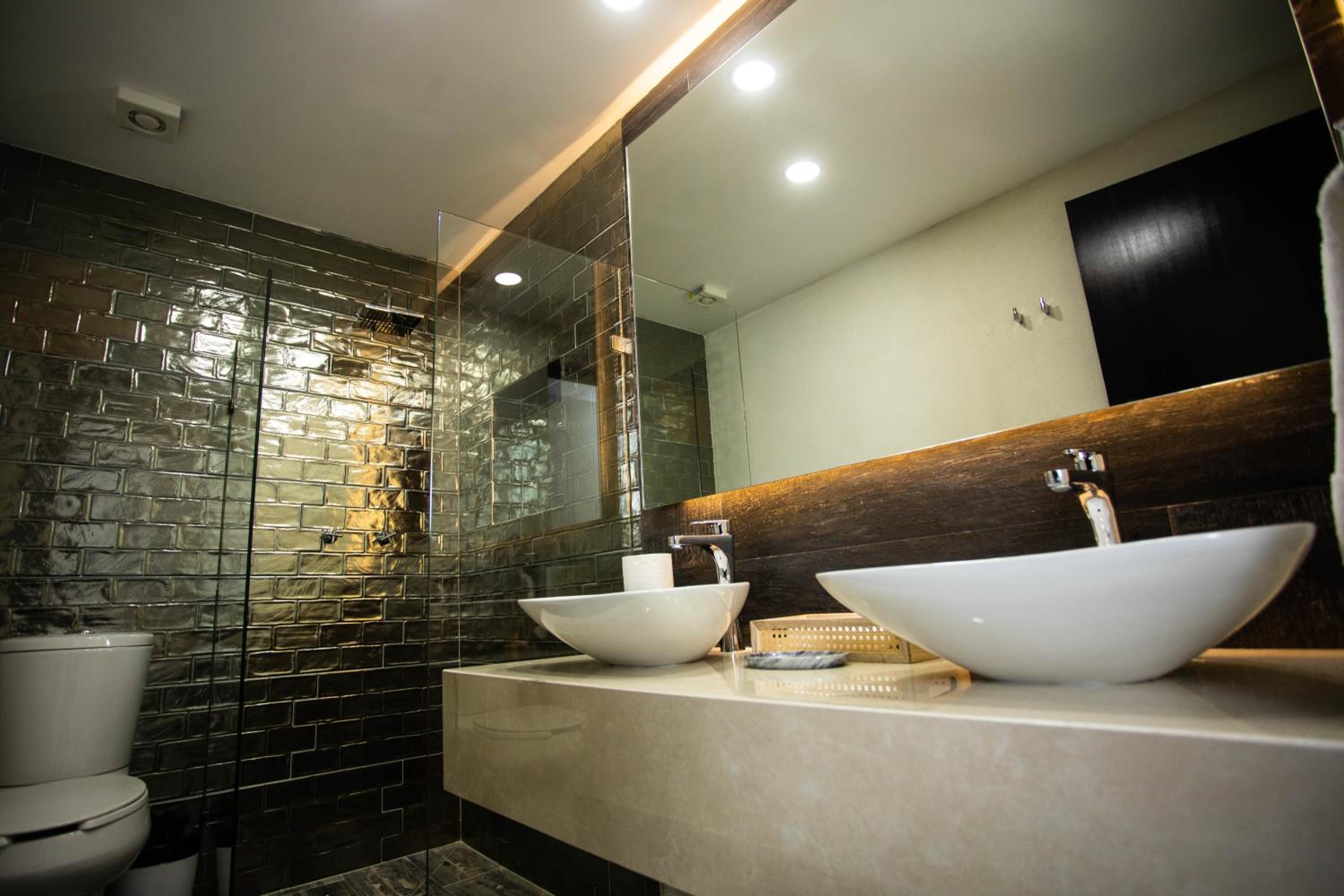 Double or Twin Room with Private Bathroom - Photo 14