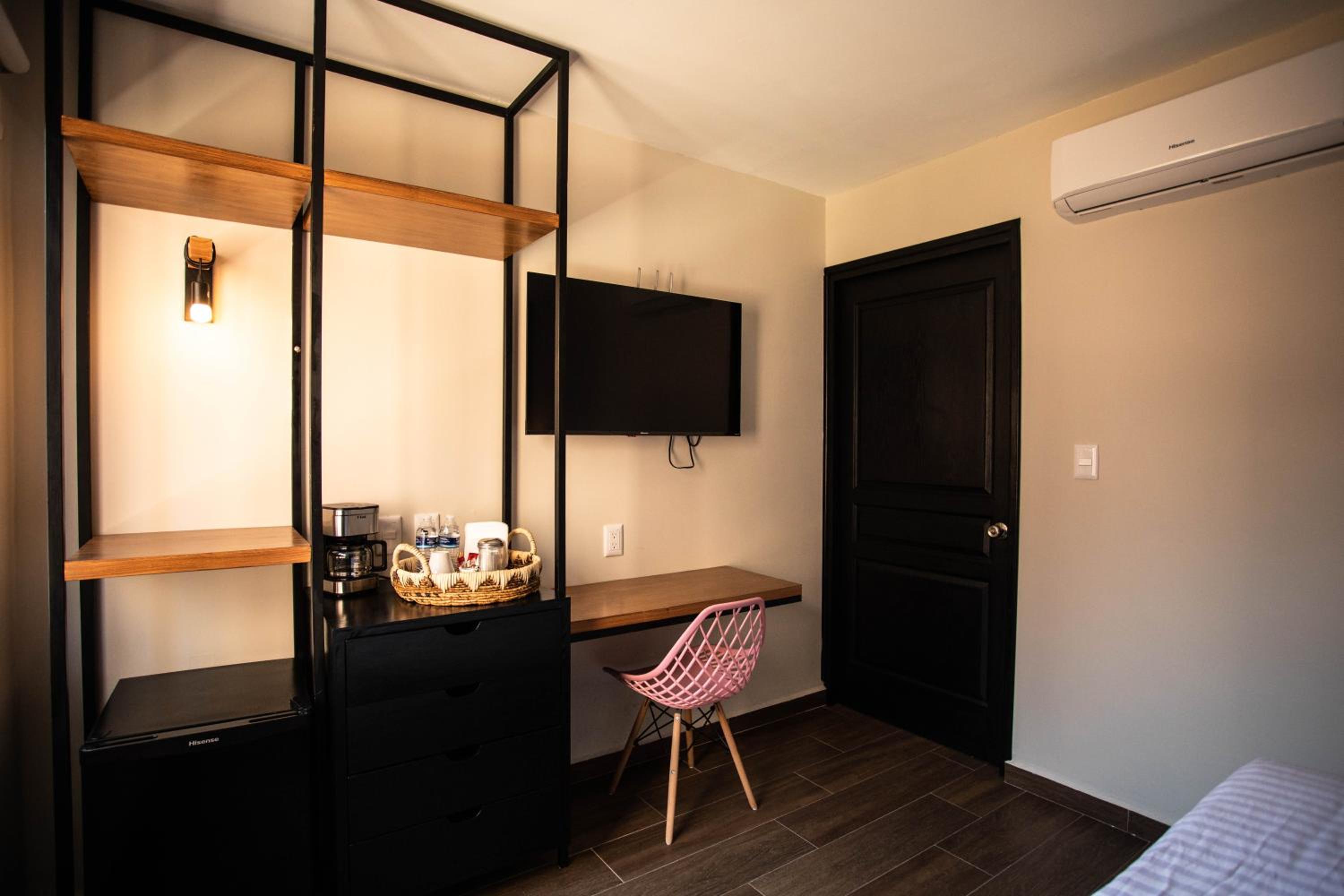 Double or Twin Room with Private Bathroom - Photo 4