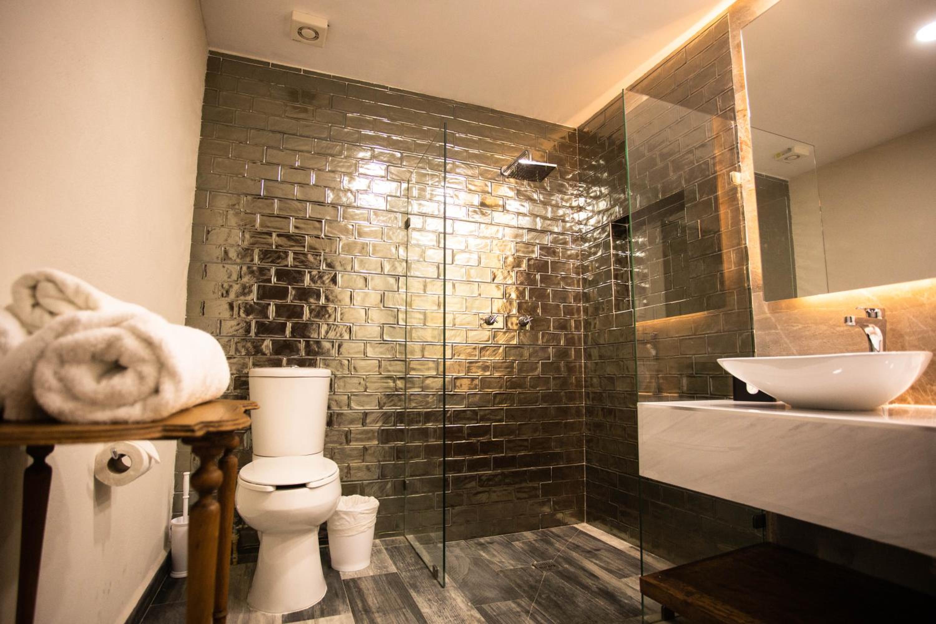 Double or Twin Room with Private Bathroom - Photo 3