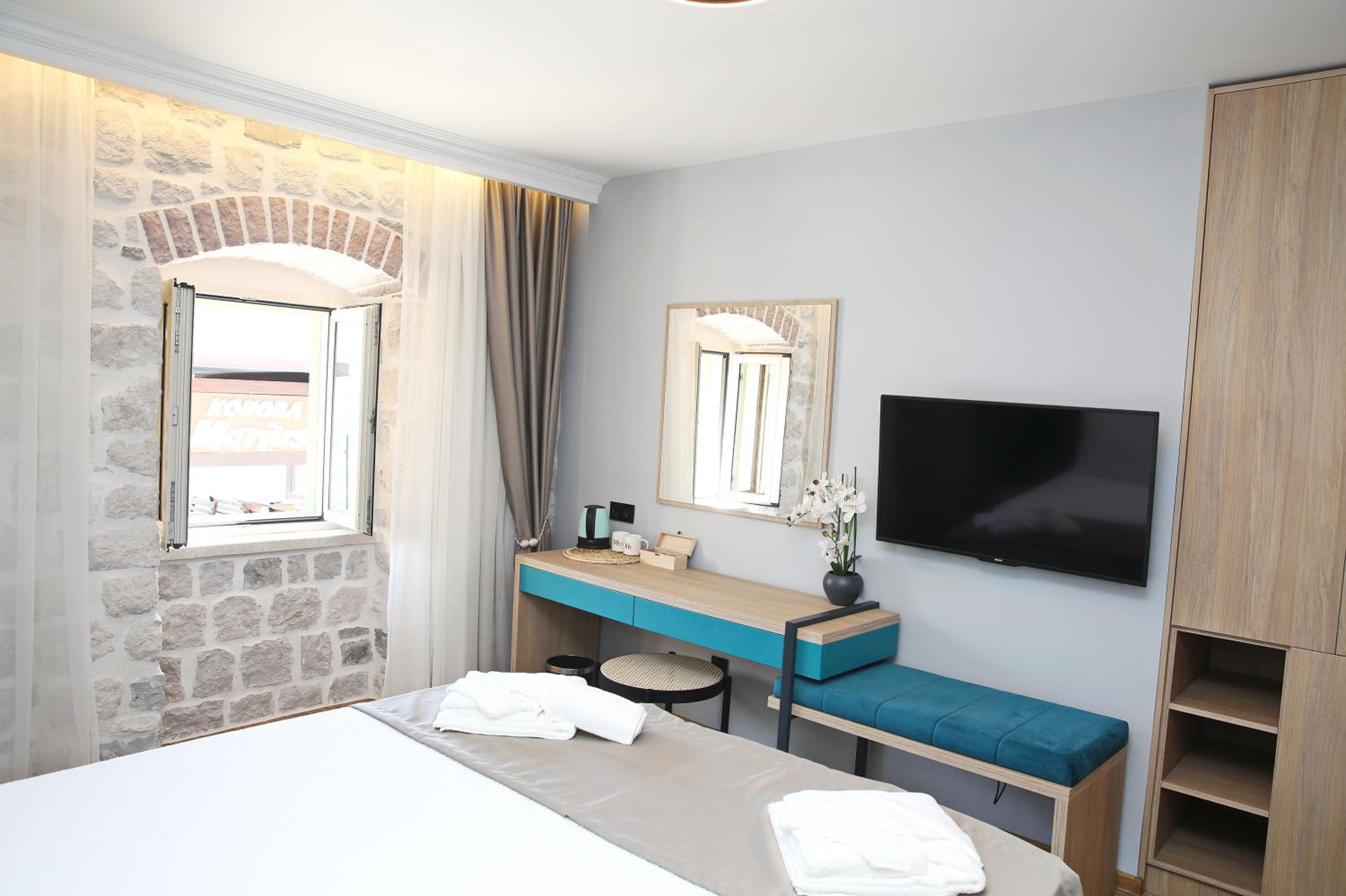 Deluxe Double Room with Sea View - Photo 3