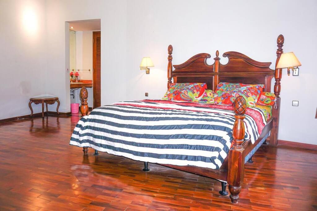 Three-Bedroom Villa - Photo 11