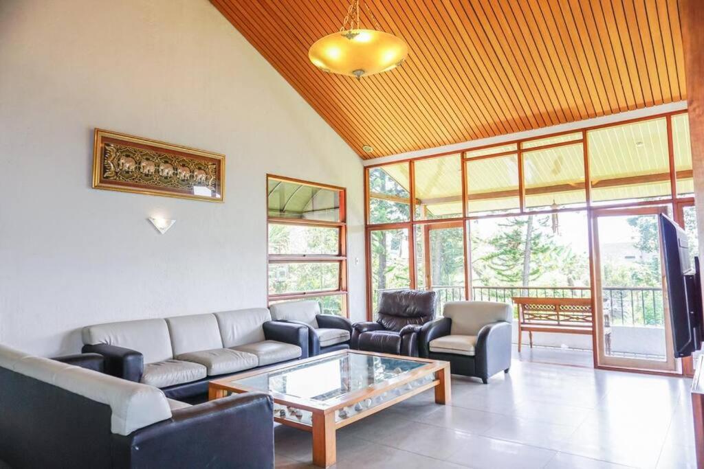 Three-Bedroom Villa - Photo 3