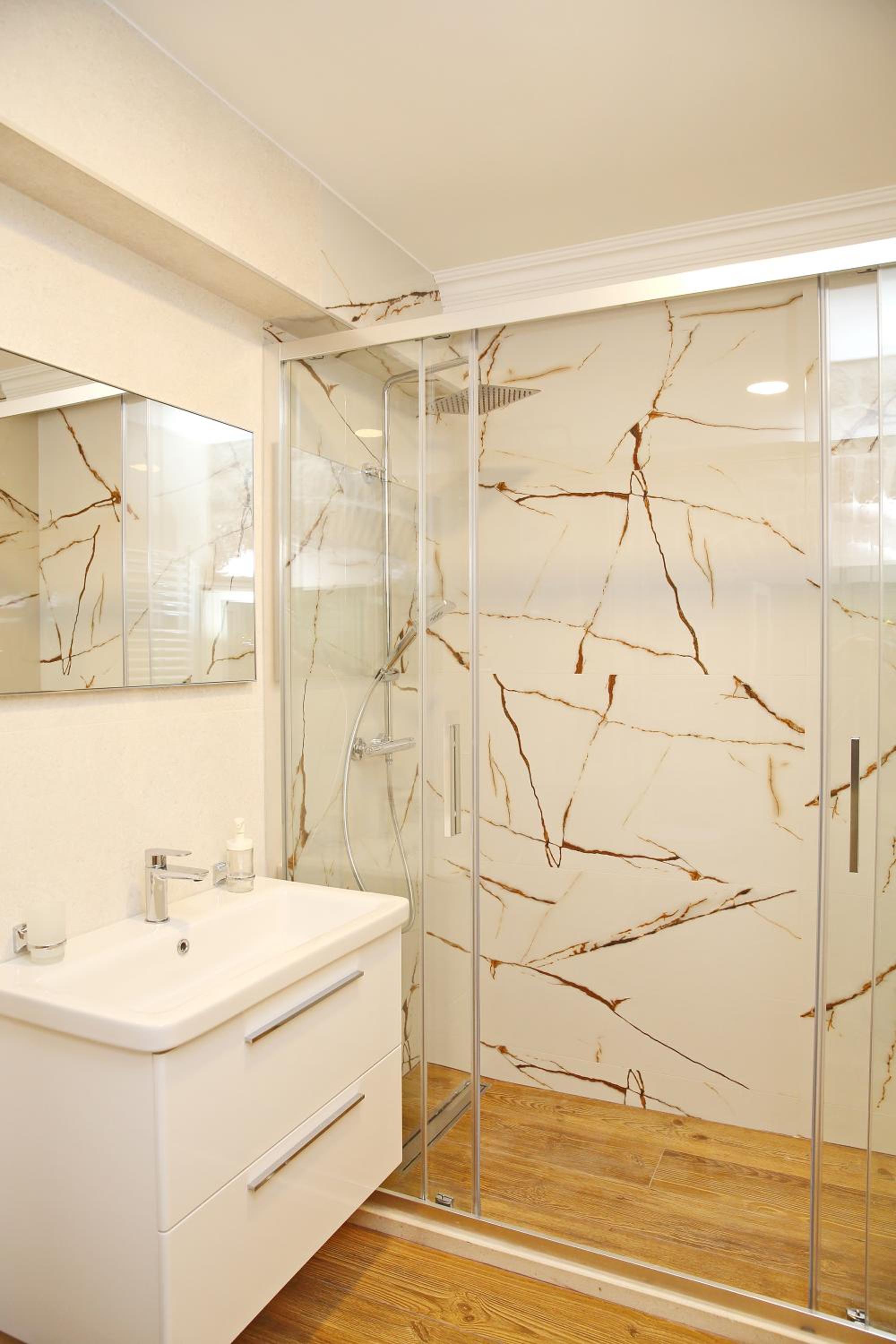 One-Bedroom Apartment - Photo 3