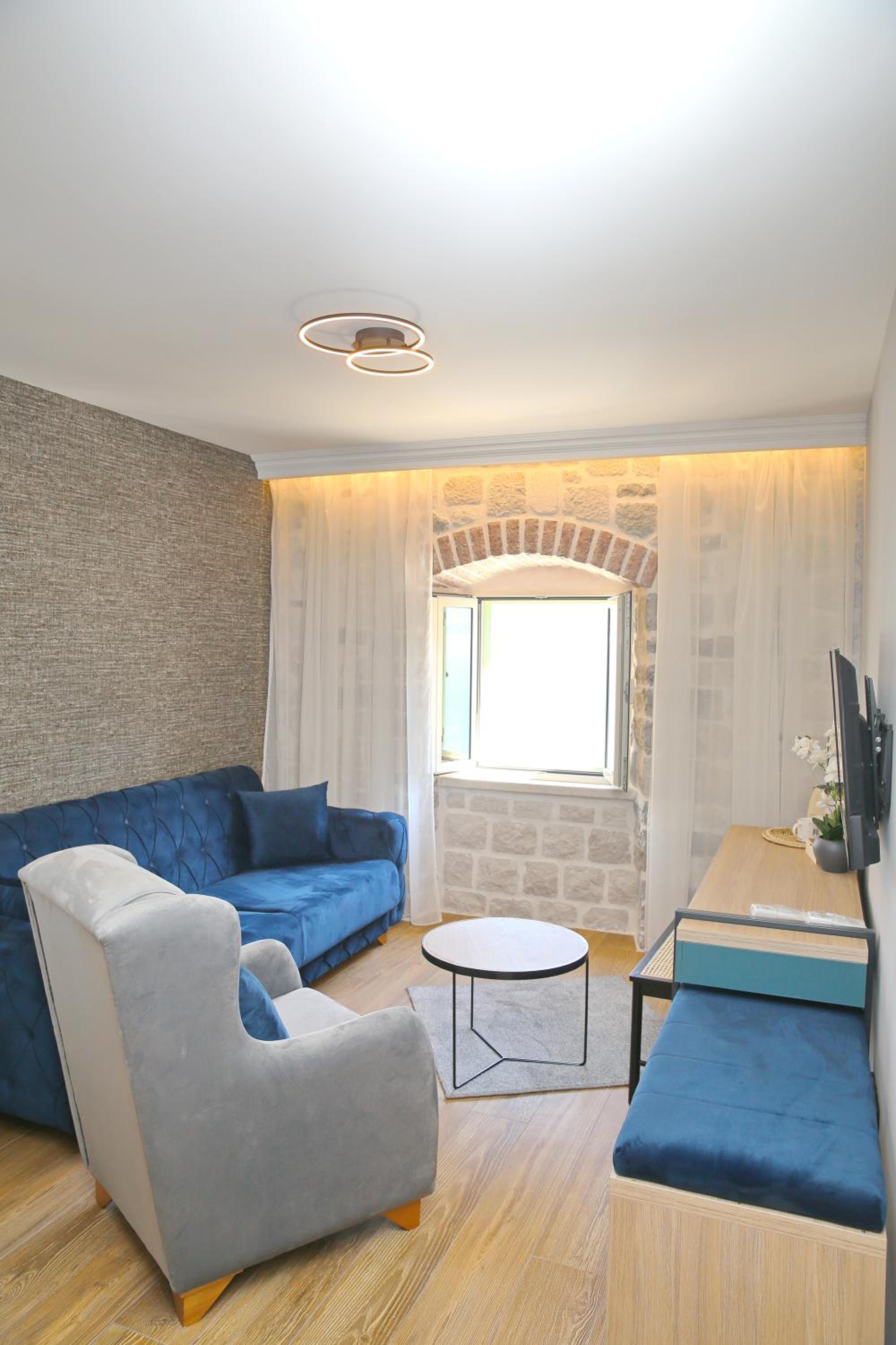One-Bedroom Apartment - Photo 1