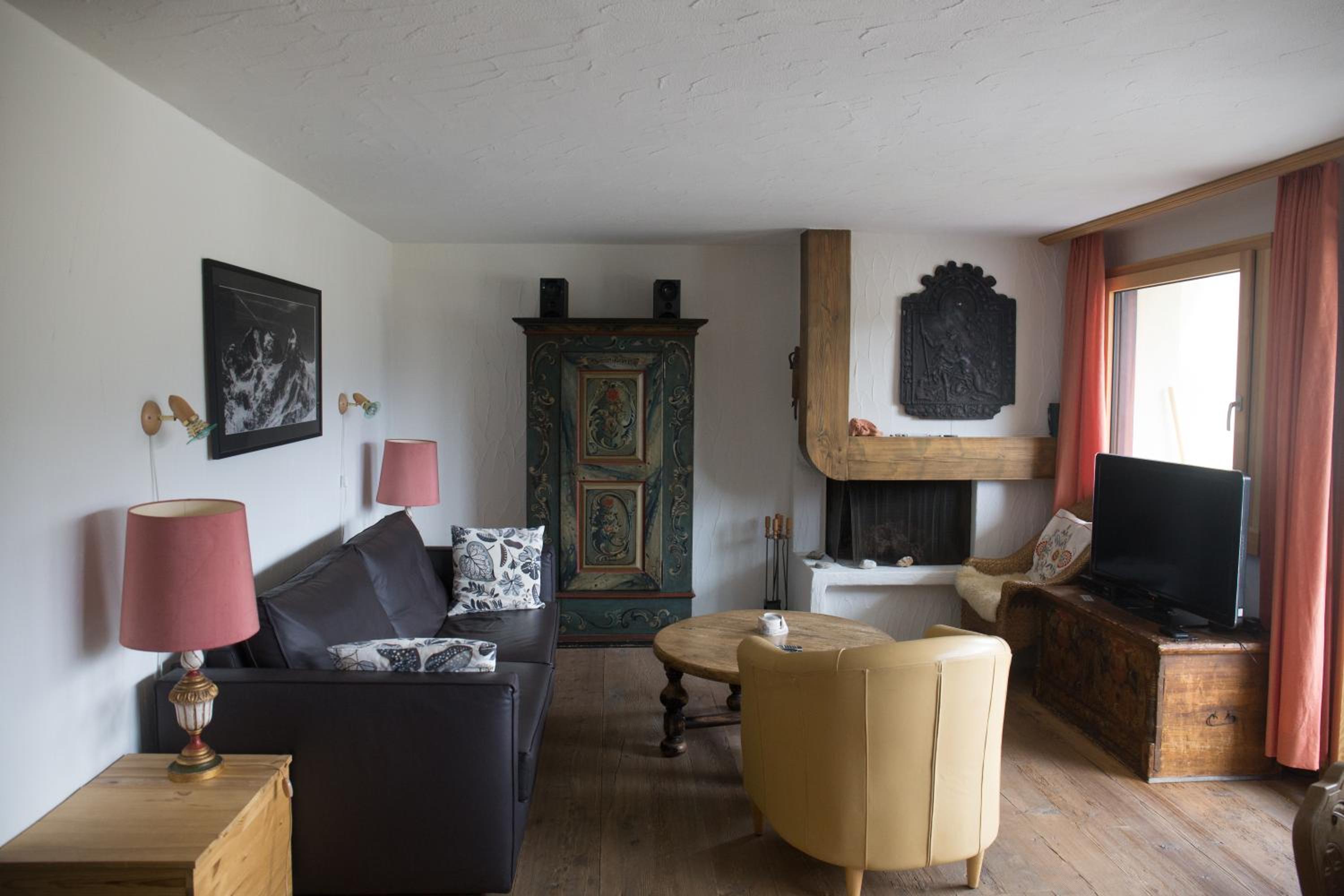 Apartment with Mountain View photo 1