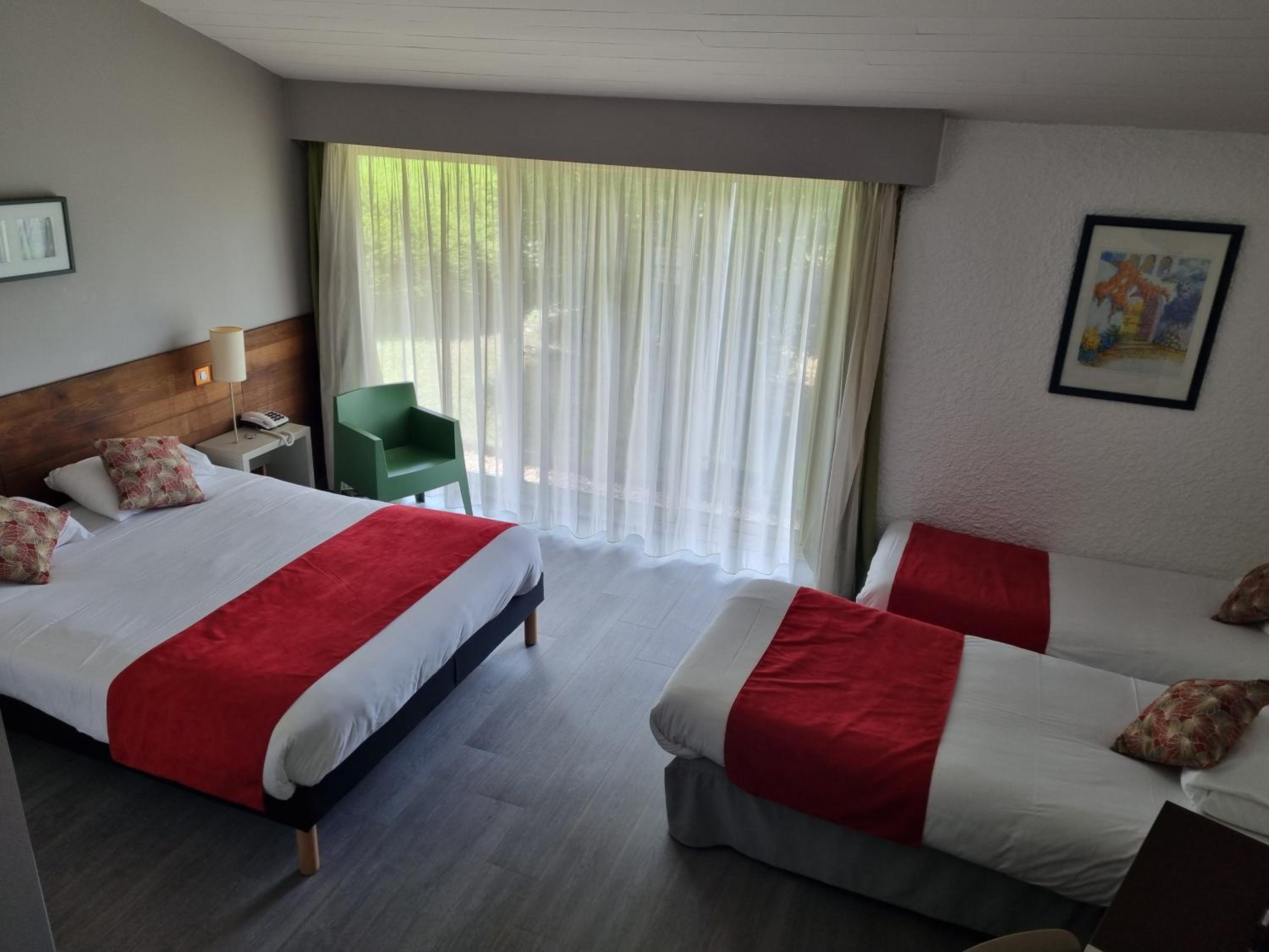 Quadruple Room - Photo 1