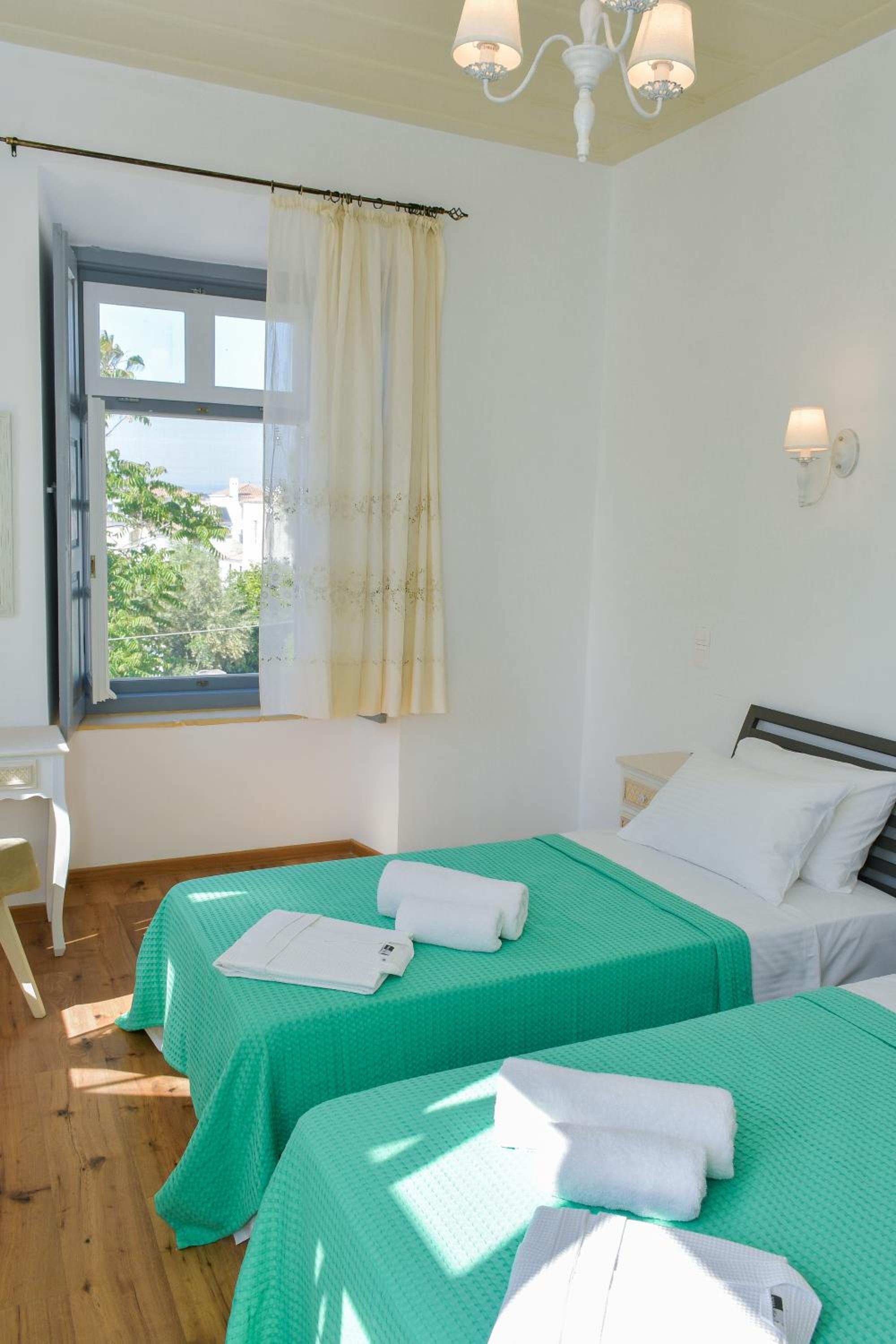 Deluxe Twin Room photo 2