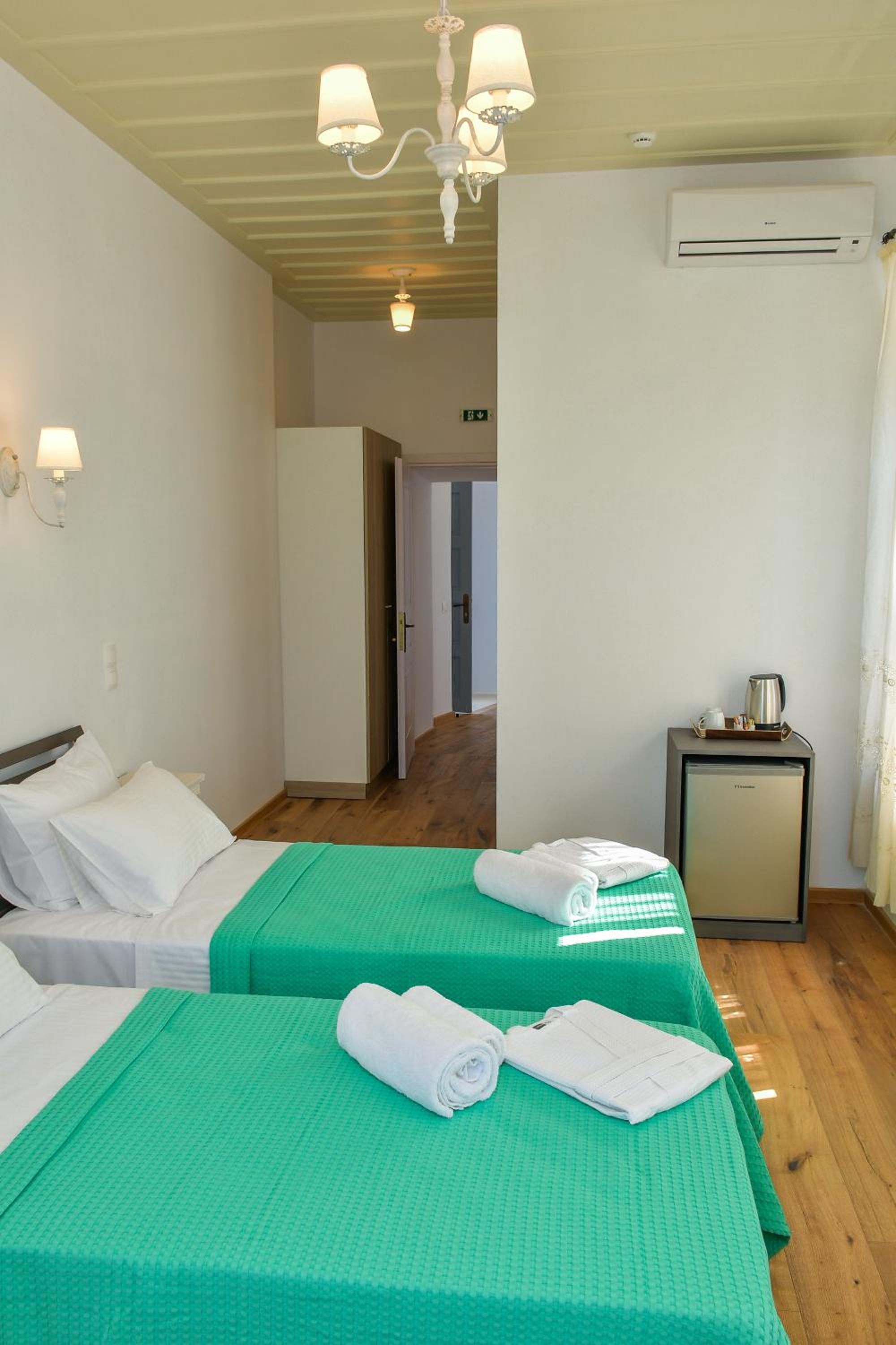 Deluxe Twin Room photo 3