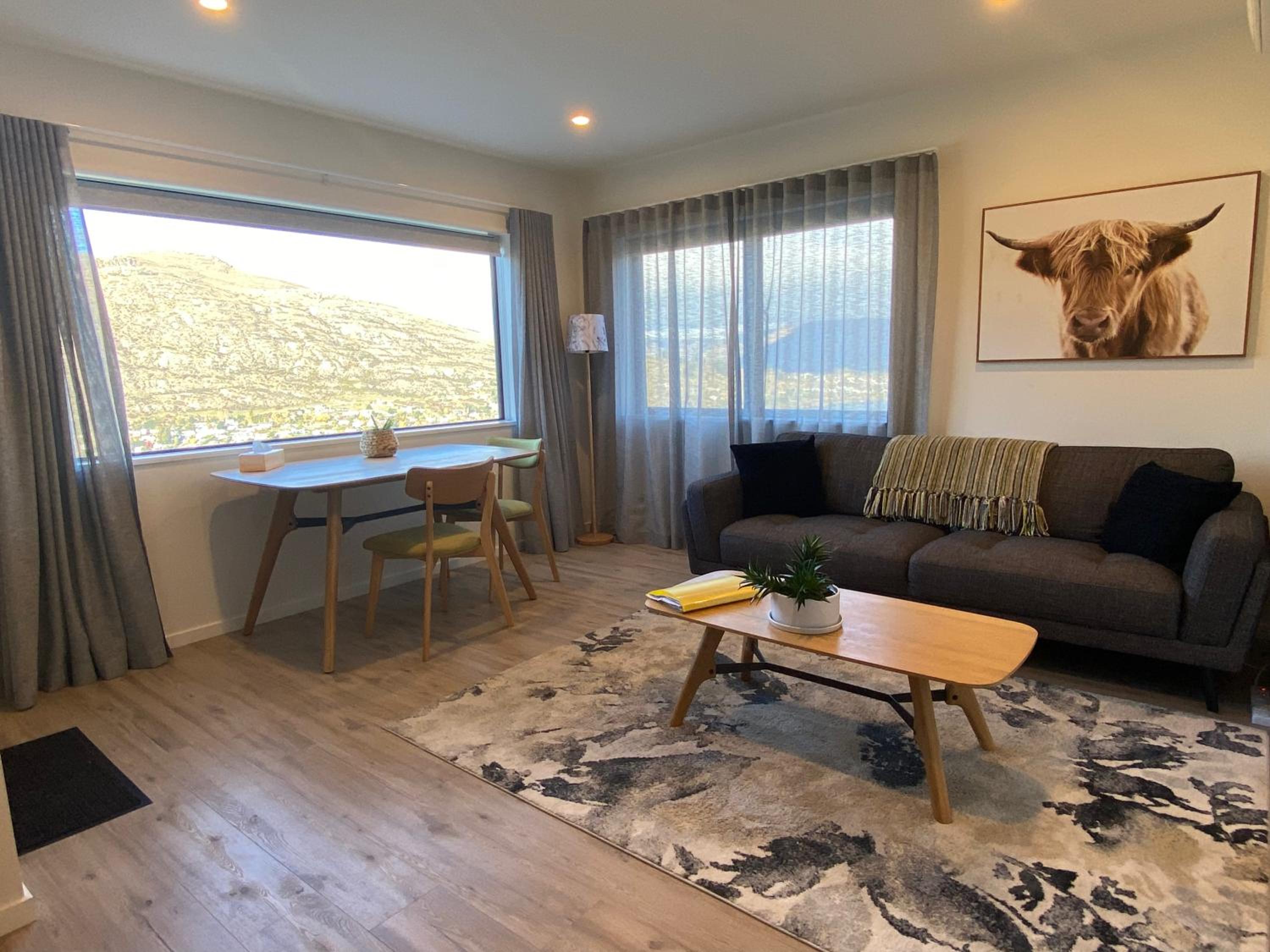 Apartment with Lake View