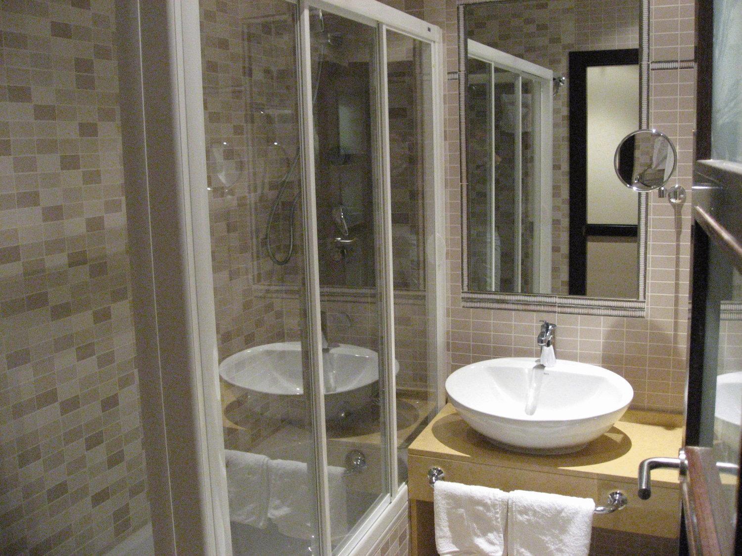 Double or Twin Room - Photo 4