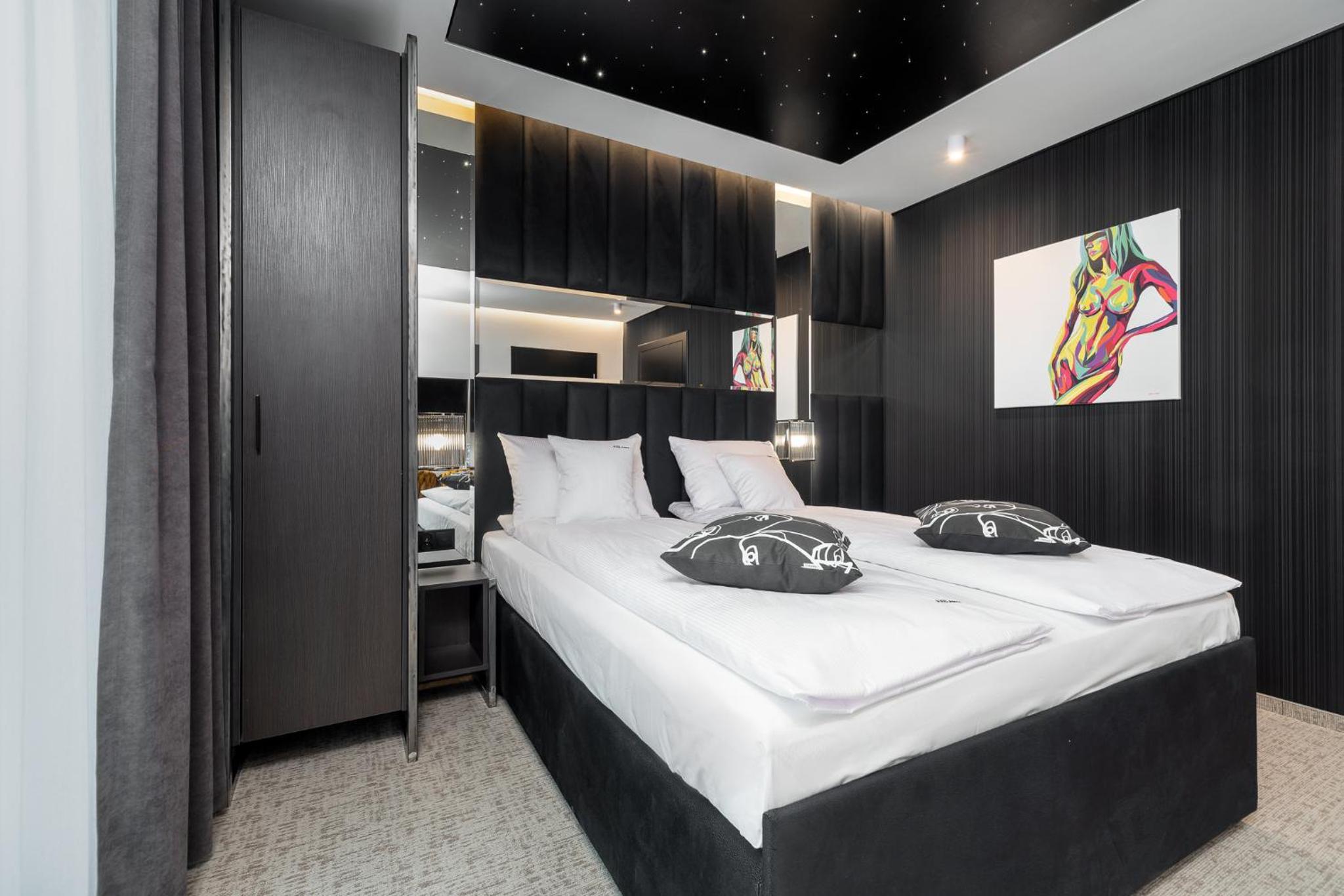 King Room with Balcony photo 2