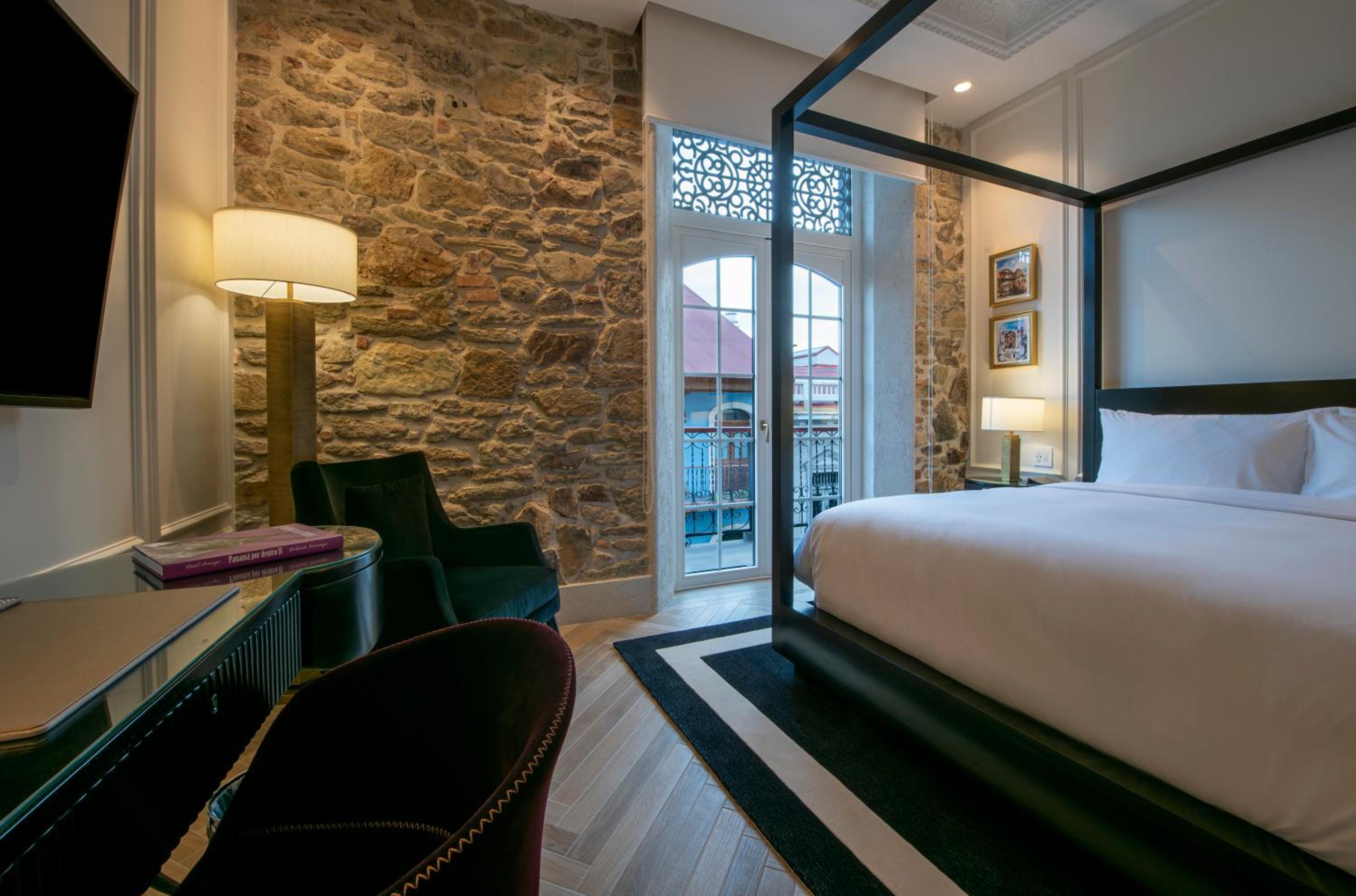 King Room with Courtyard View