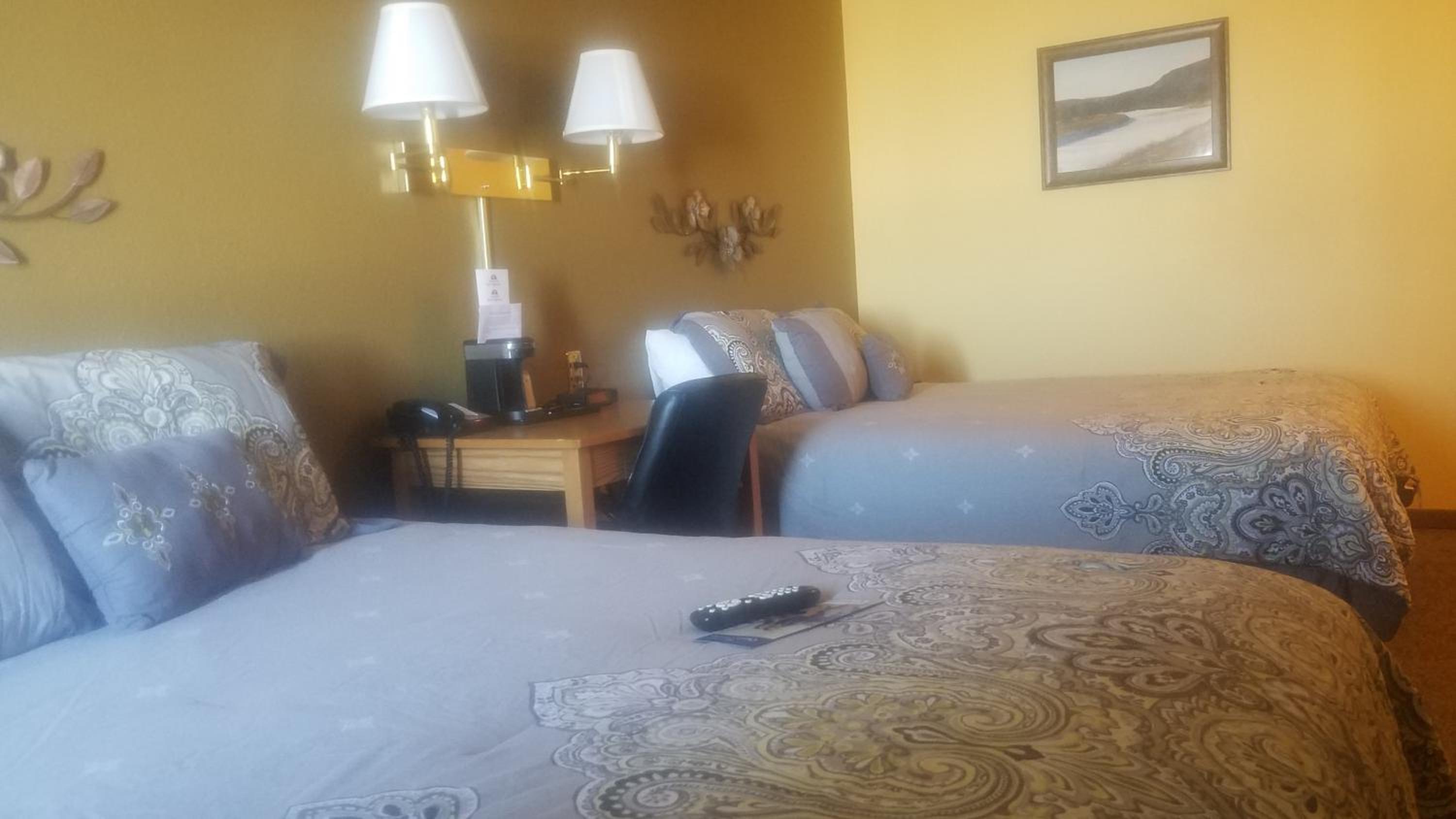 Queen Room - Non-Smoking - Photo 2
