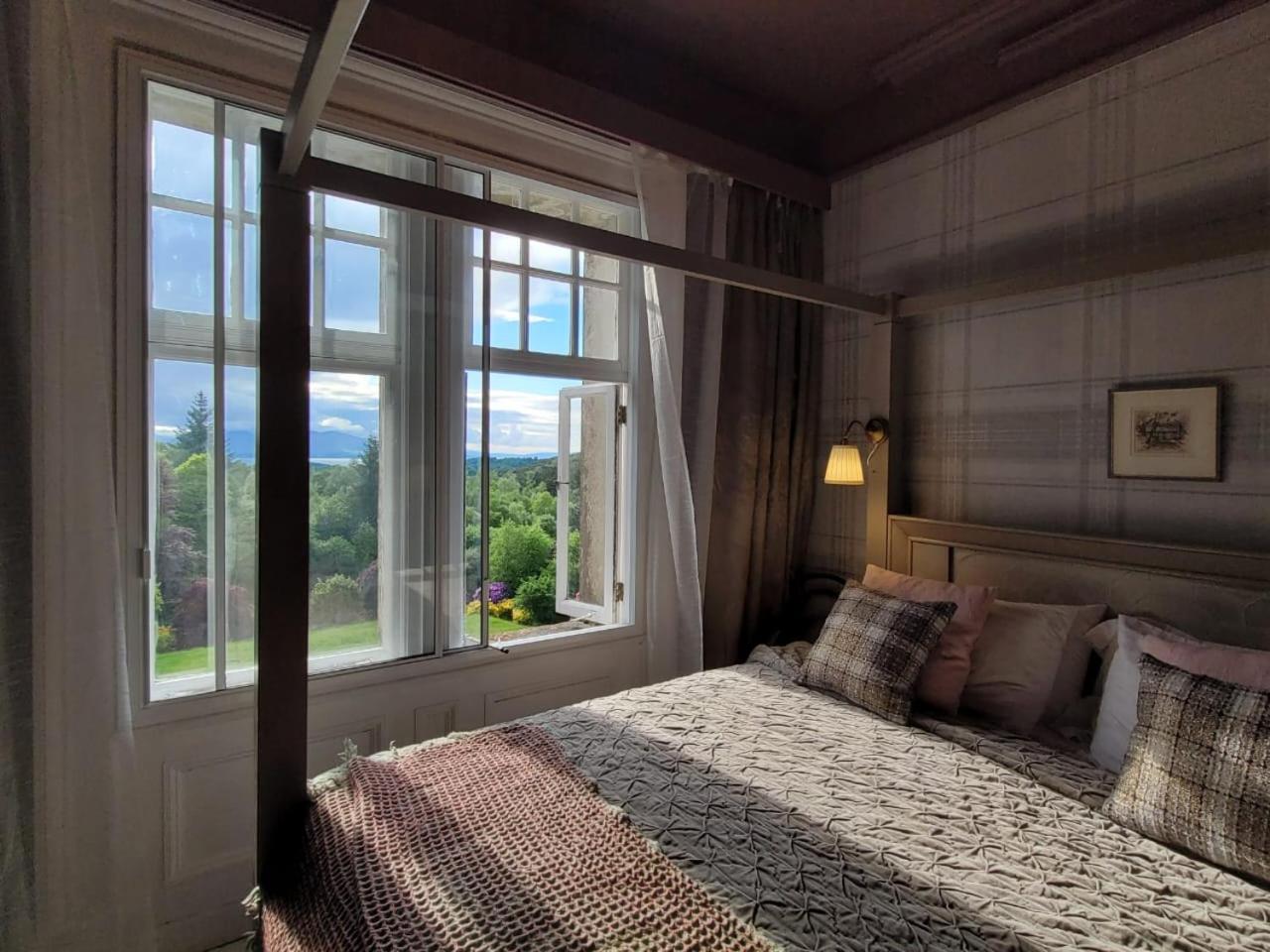 Family Room with Mountain View - Photo 11