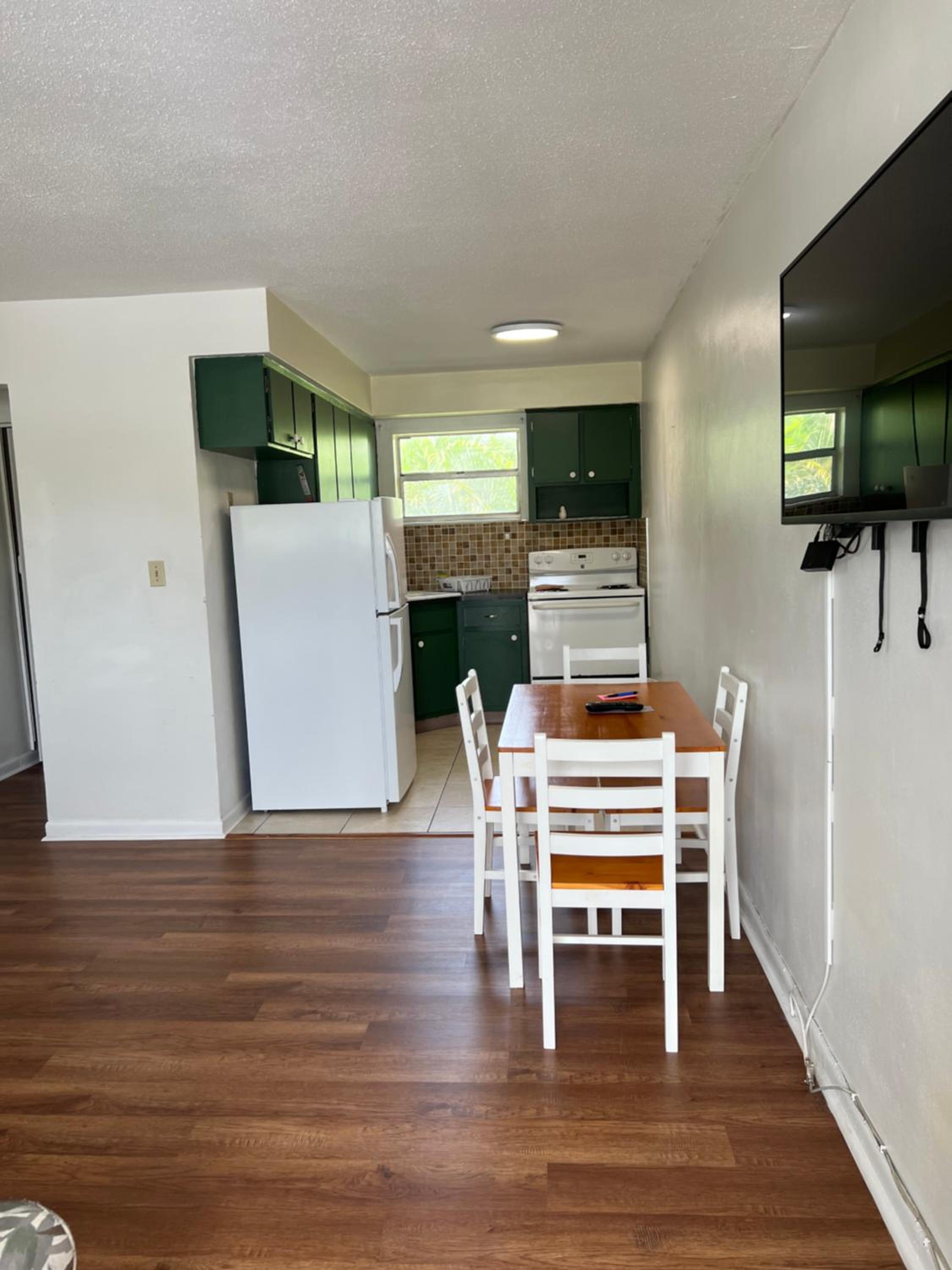 One-Bedroom Apartment - Photo 8
