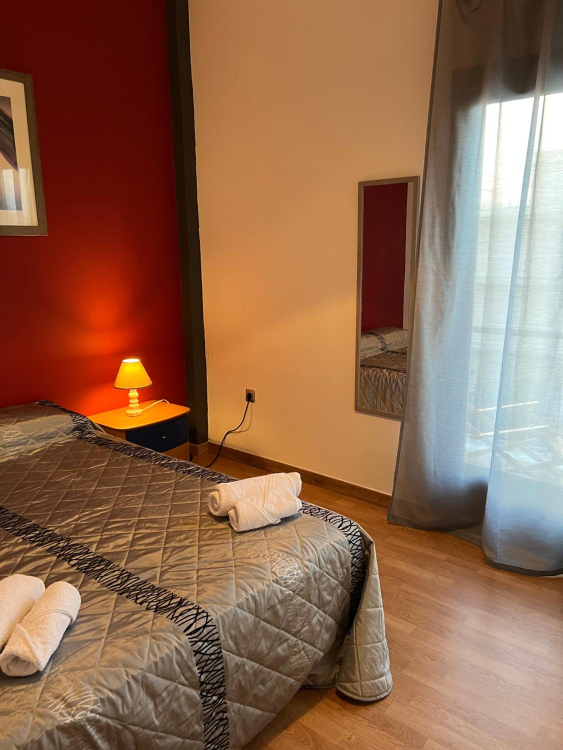 One-Bedroom Apartment - Photo 3