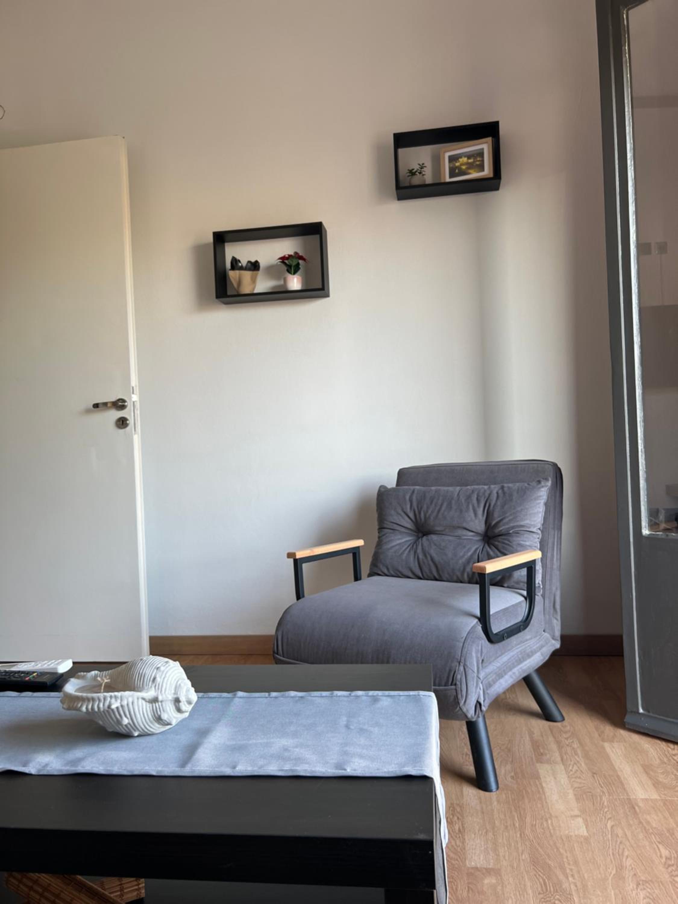 One-Bedroom Apartment - Photo 2