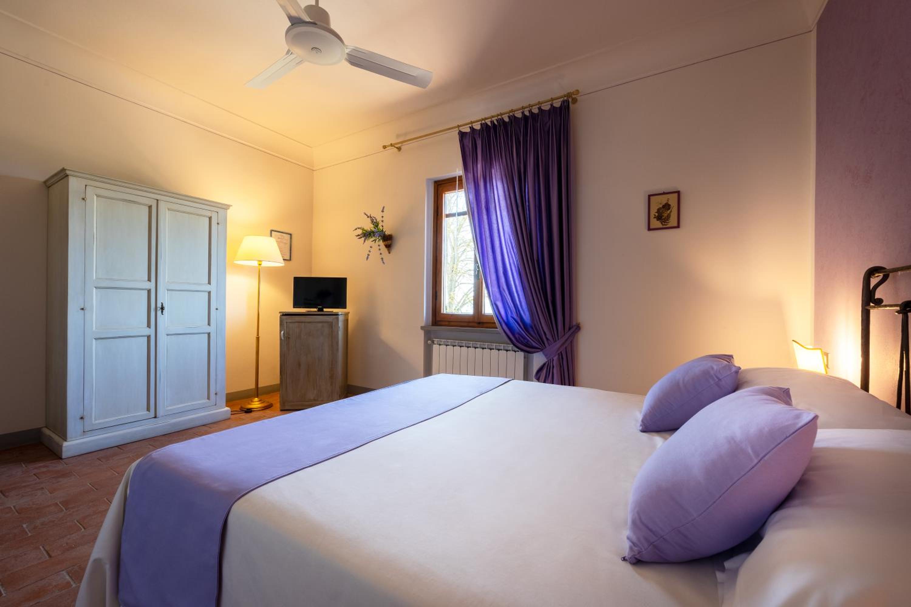Superior King Room - Photo 5