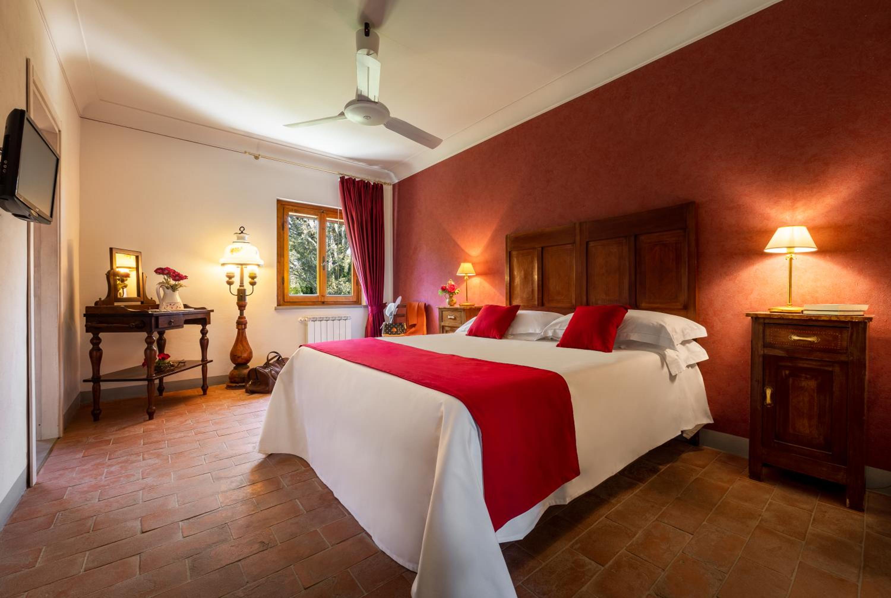 Deluxe King Room - Photo 1