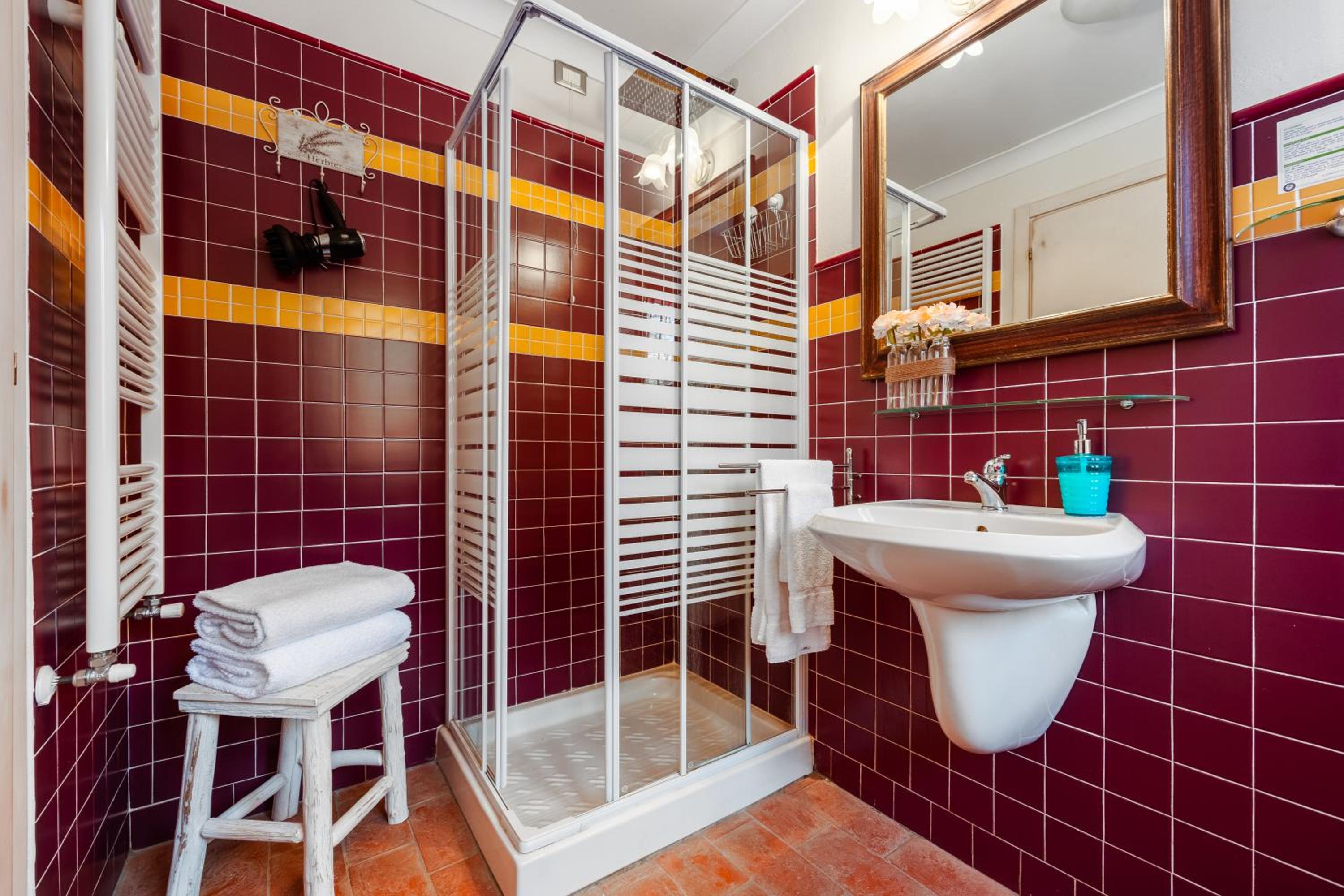 Deluxe King Room - Photo 2