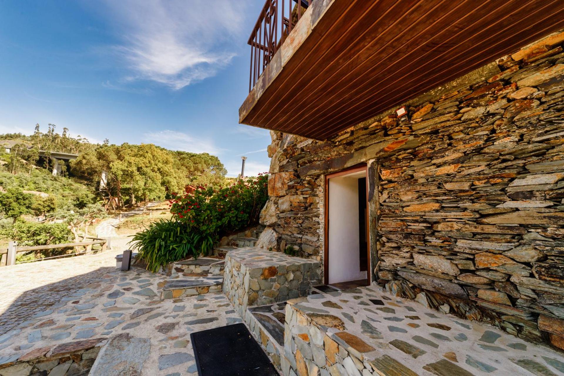 Family Room with Private Bathroom - Photo 13