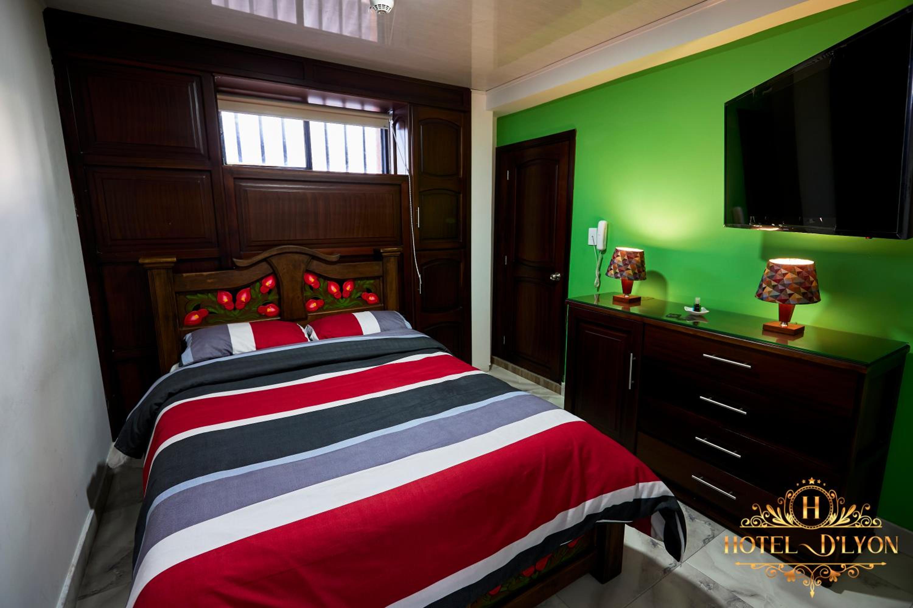 Deluxe Queen Room photo 3