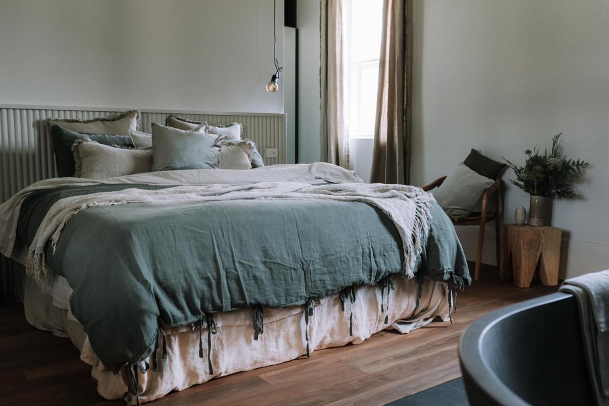 King Room with Spa Bath