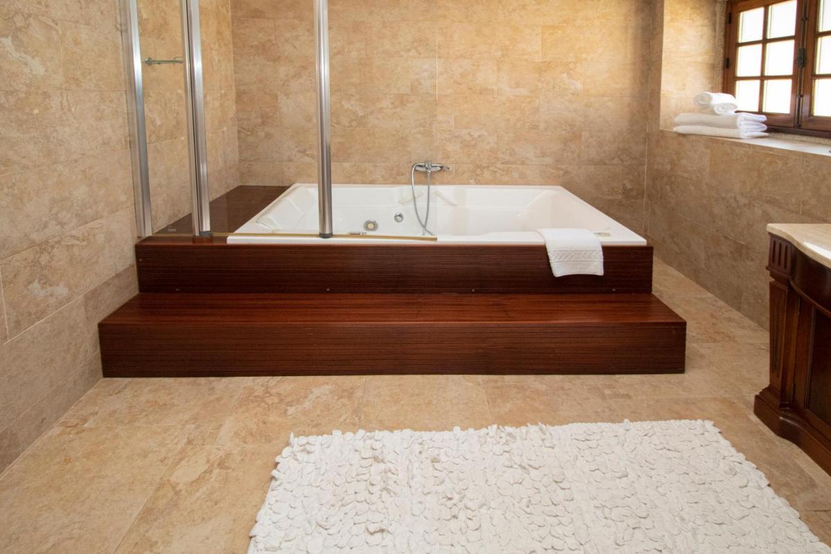 Double Room with Pool View photo 3