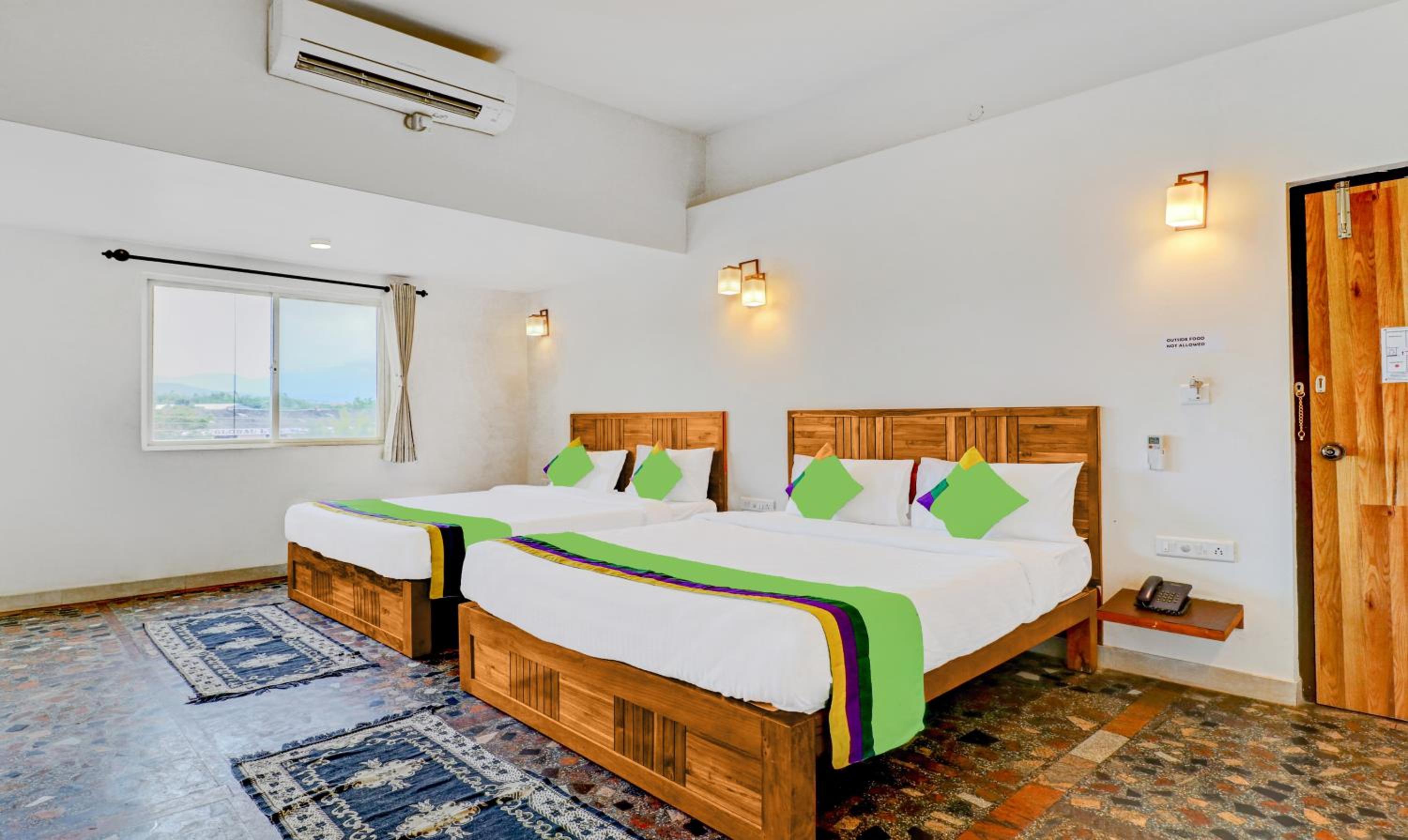 Deluxe Family Room