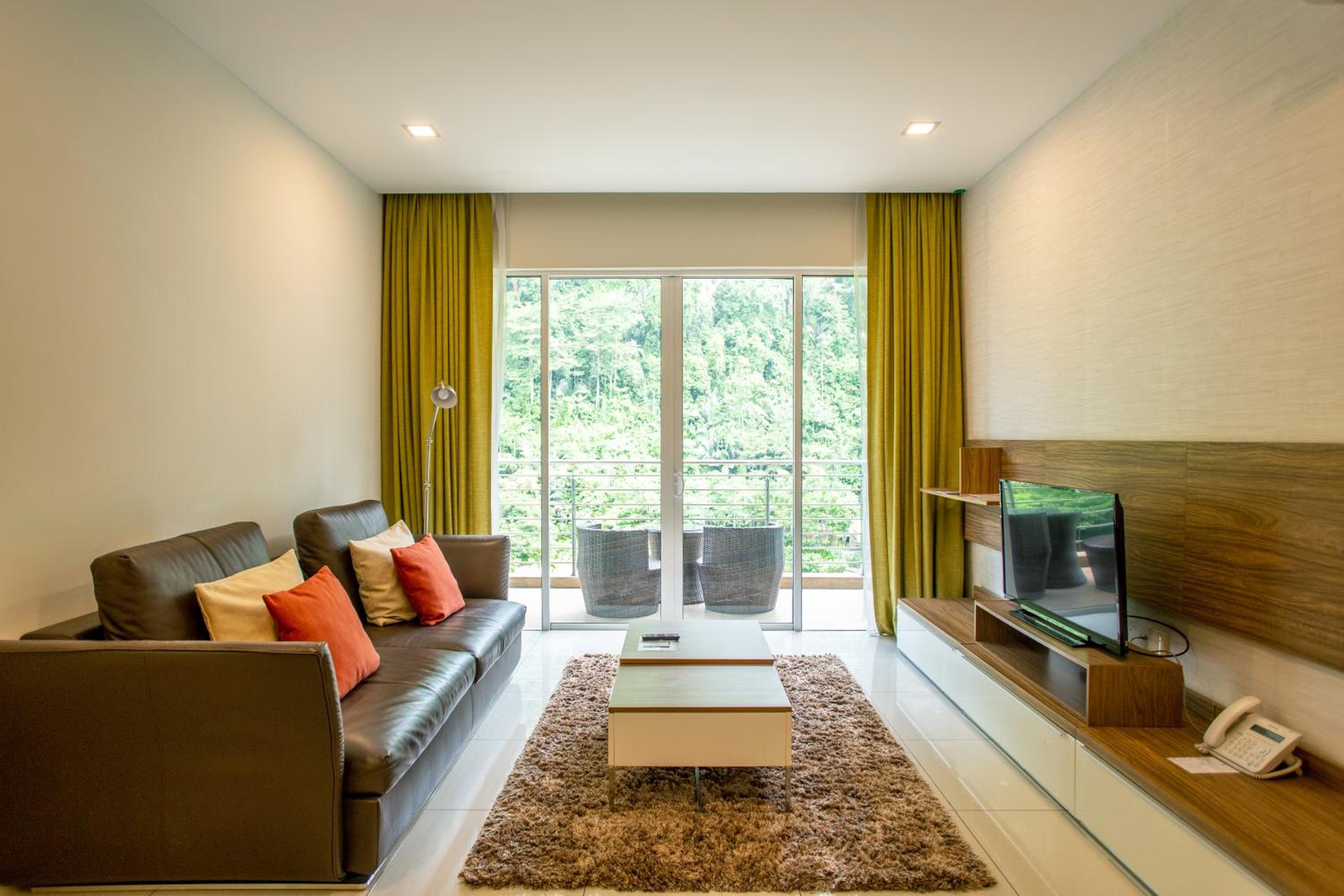 3 Bedroom Executive Suite Lakeview