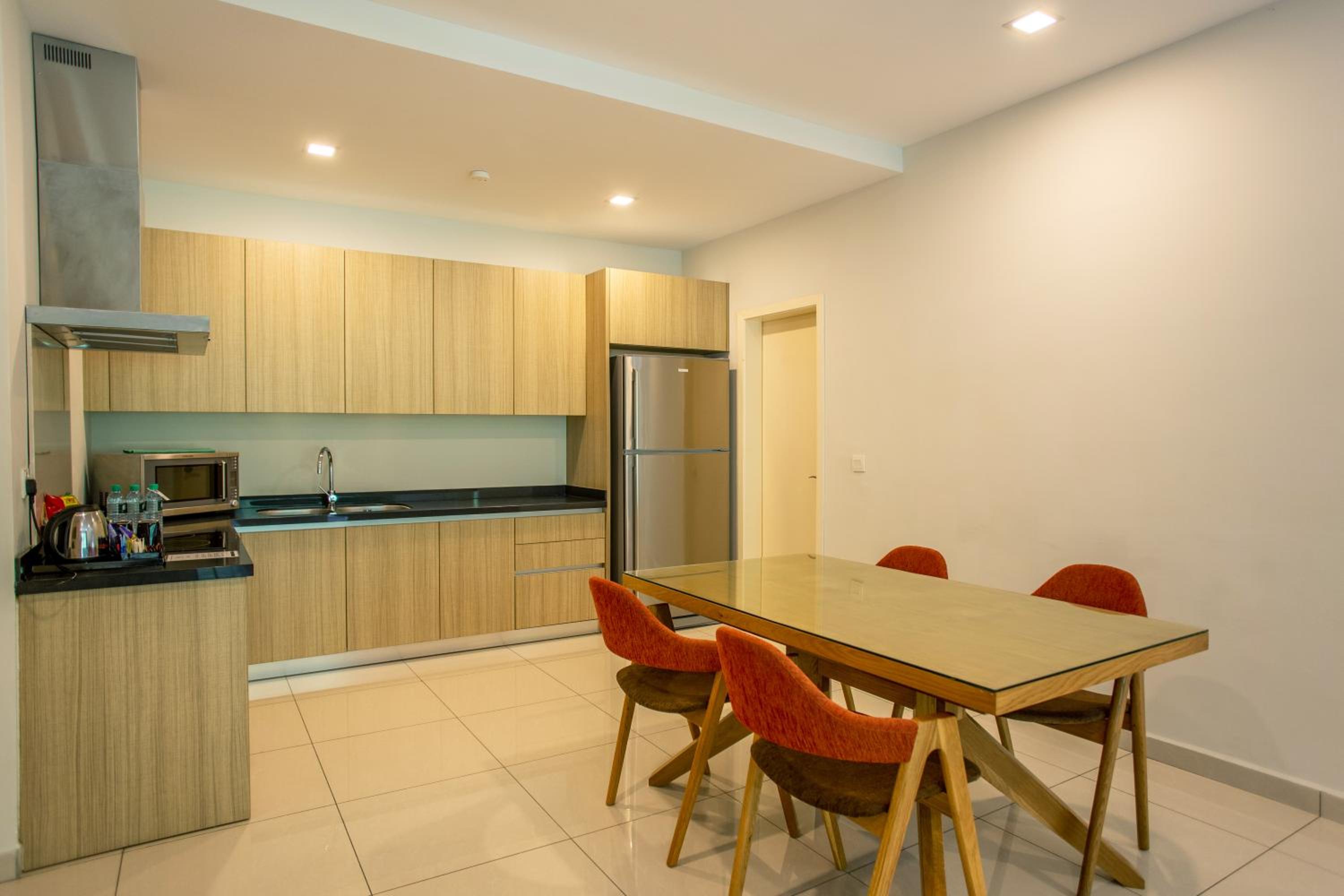 3 Bedroom Executive Suite Lakeview photo 2