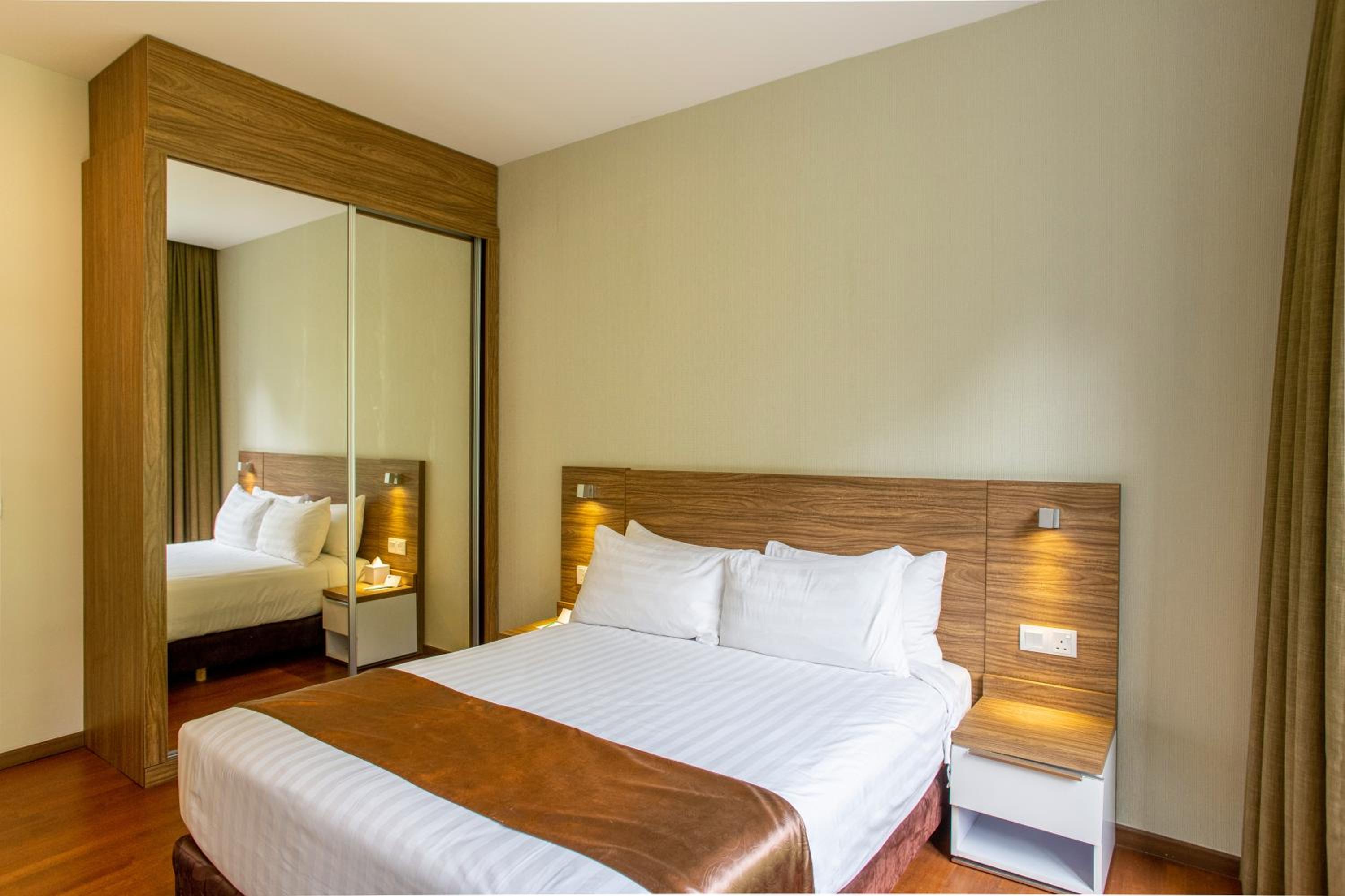 3 Bedroom Executive Suite Lakeview