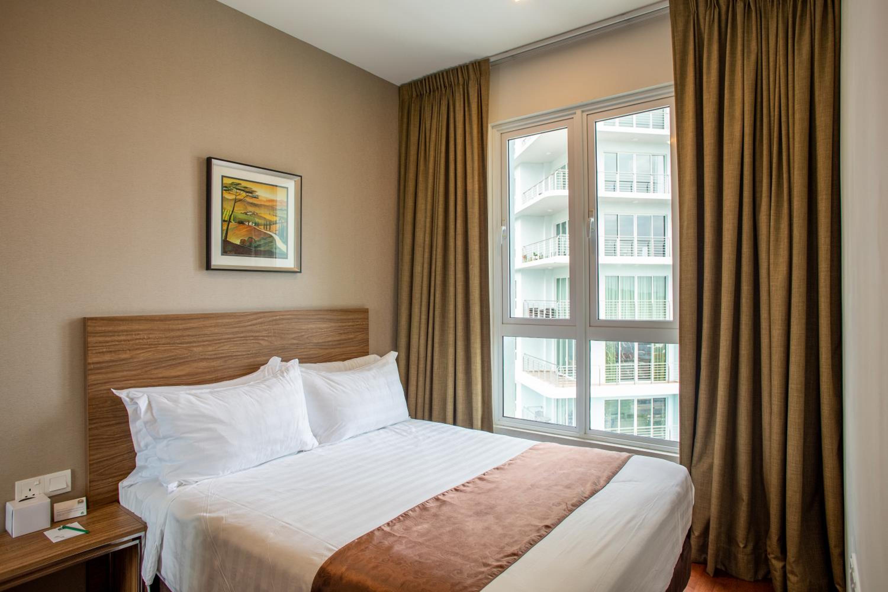 3 Bedroom Deluxe Suite Lakeview