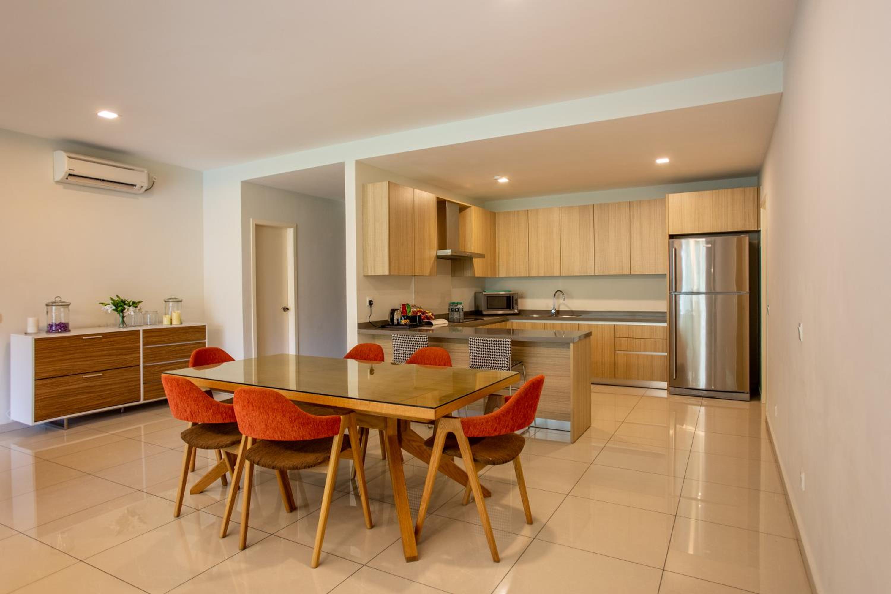 3 Bedroom Grand Deluxe Suite Lakeview photo 3