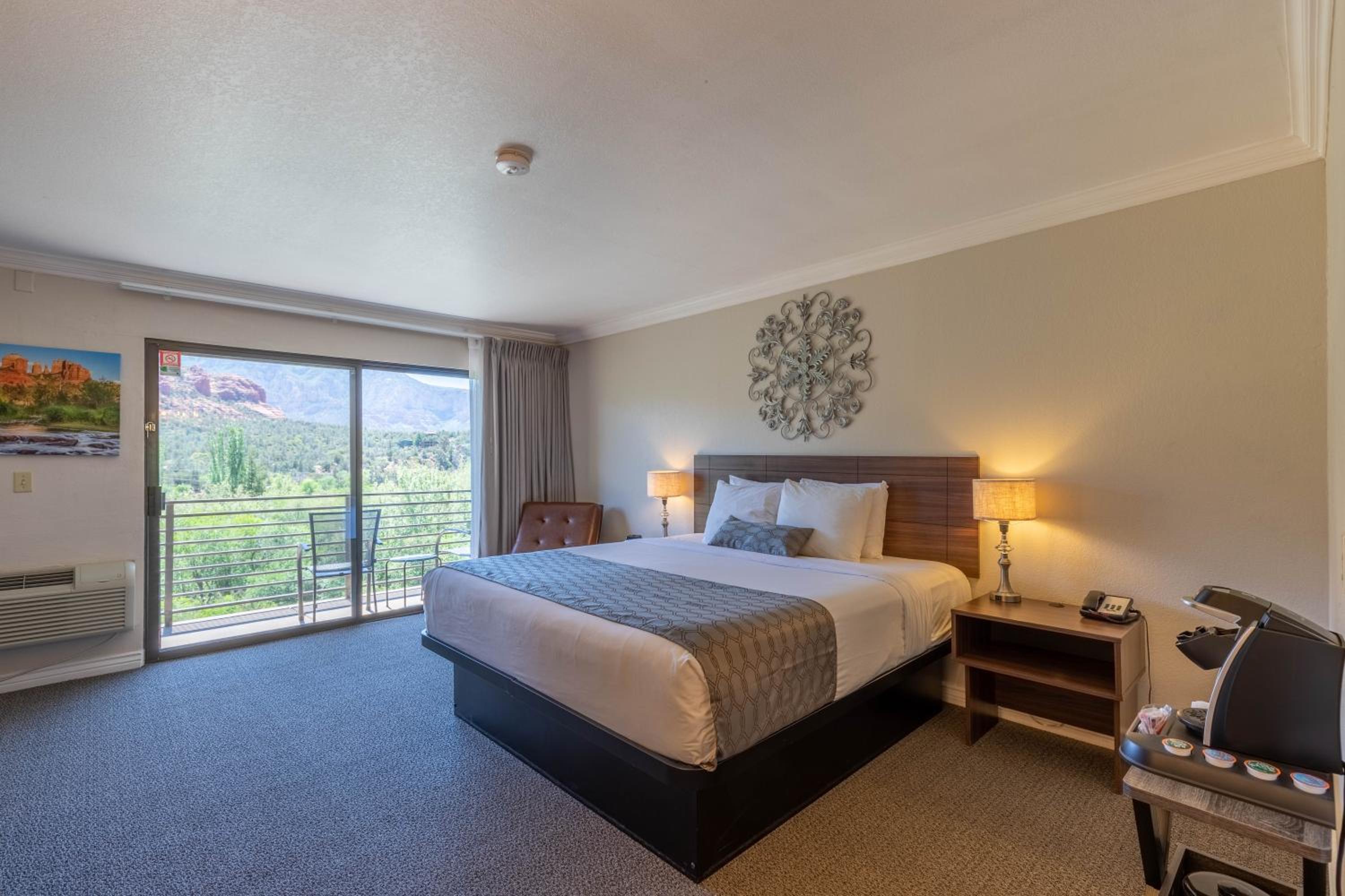 King Room with Balcony - Photo 1