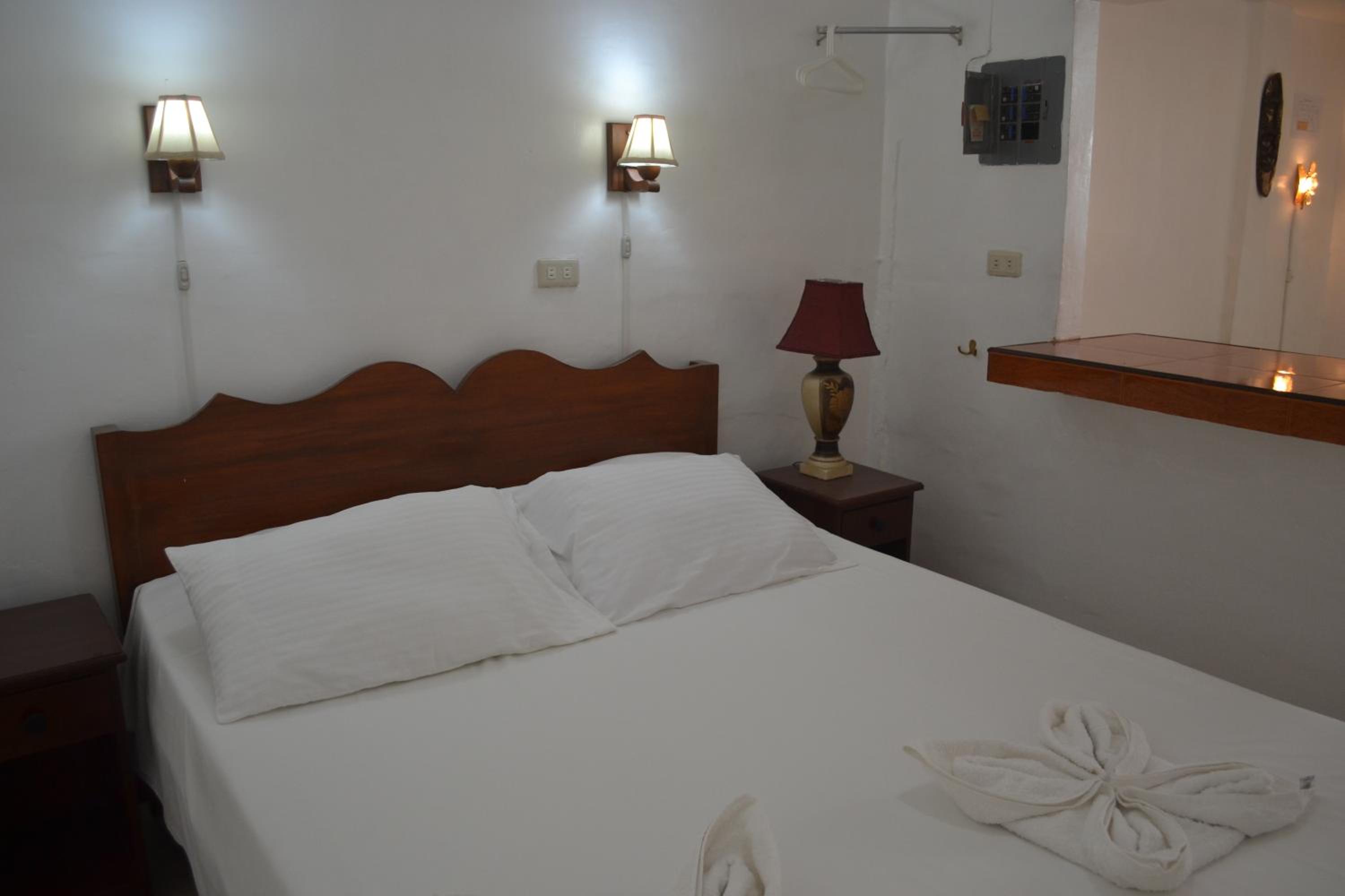 Queen Suite with Pool View photo 3