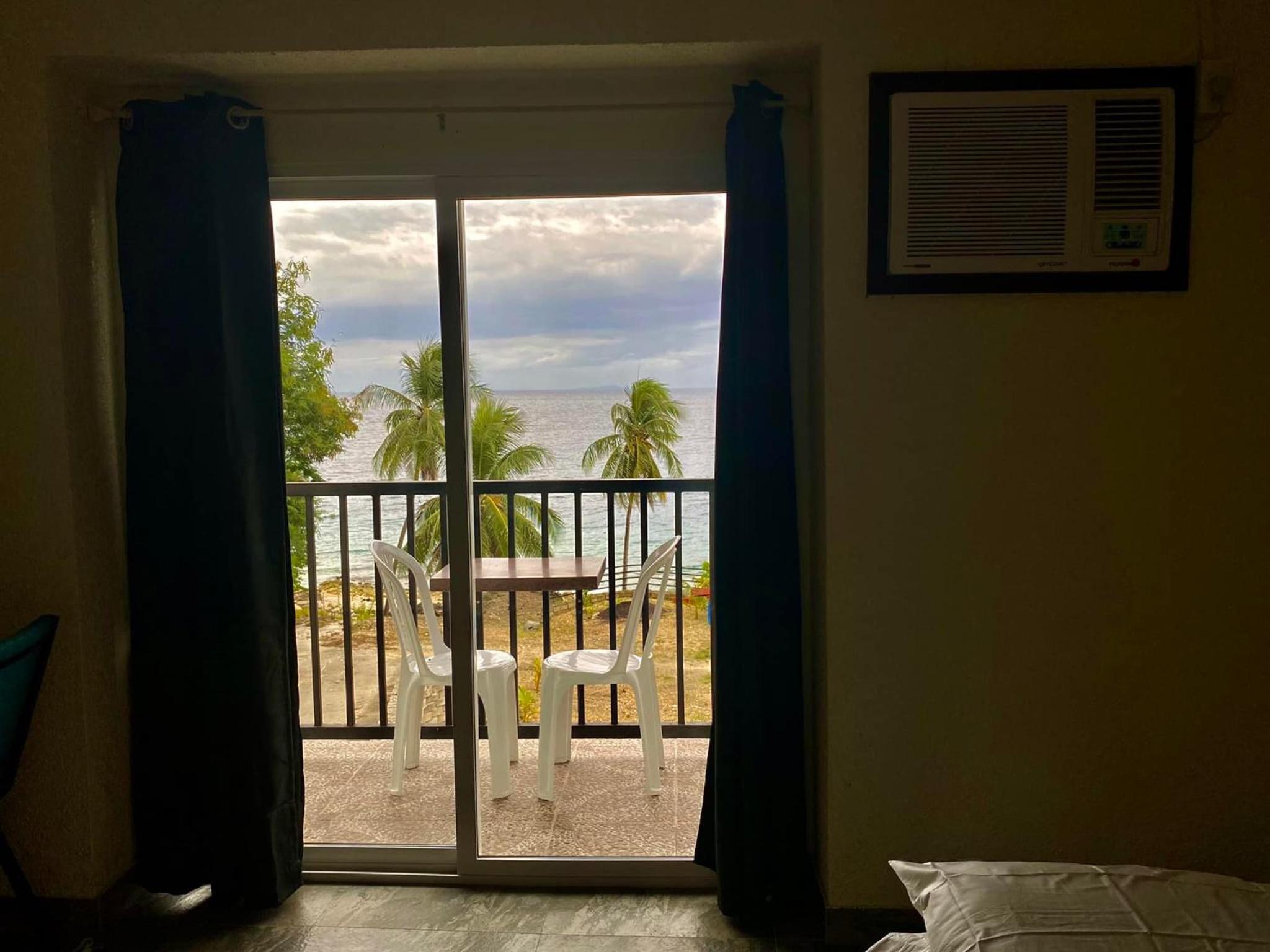 Standard Twin Room with Sea View - Photo 4