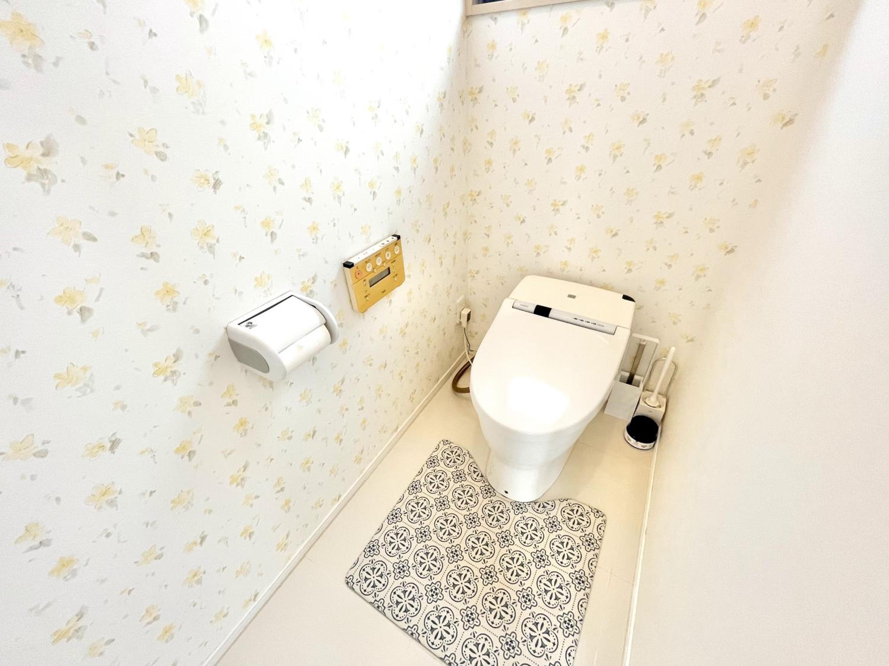 Three-Bedroom House - Photo 24