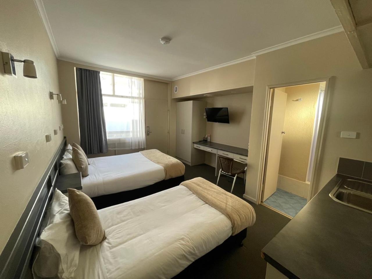 Twin Room - Photo 4