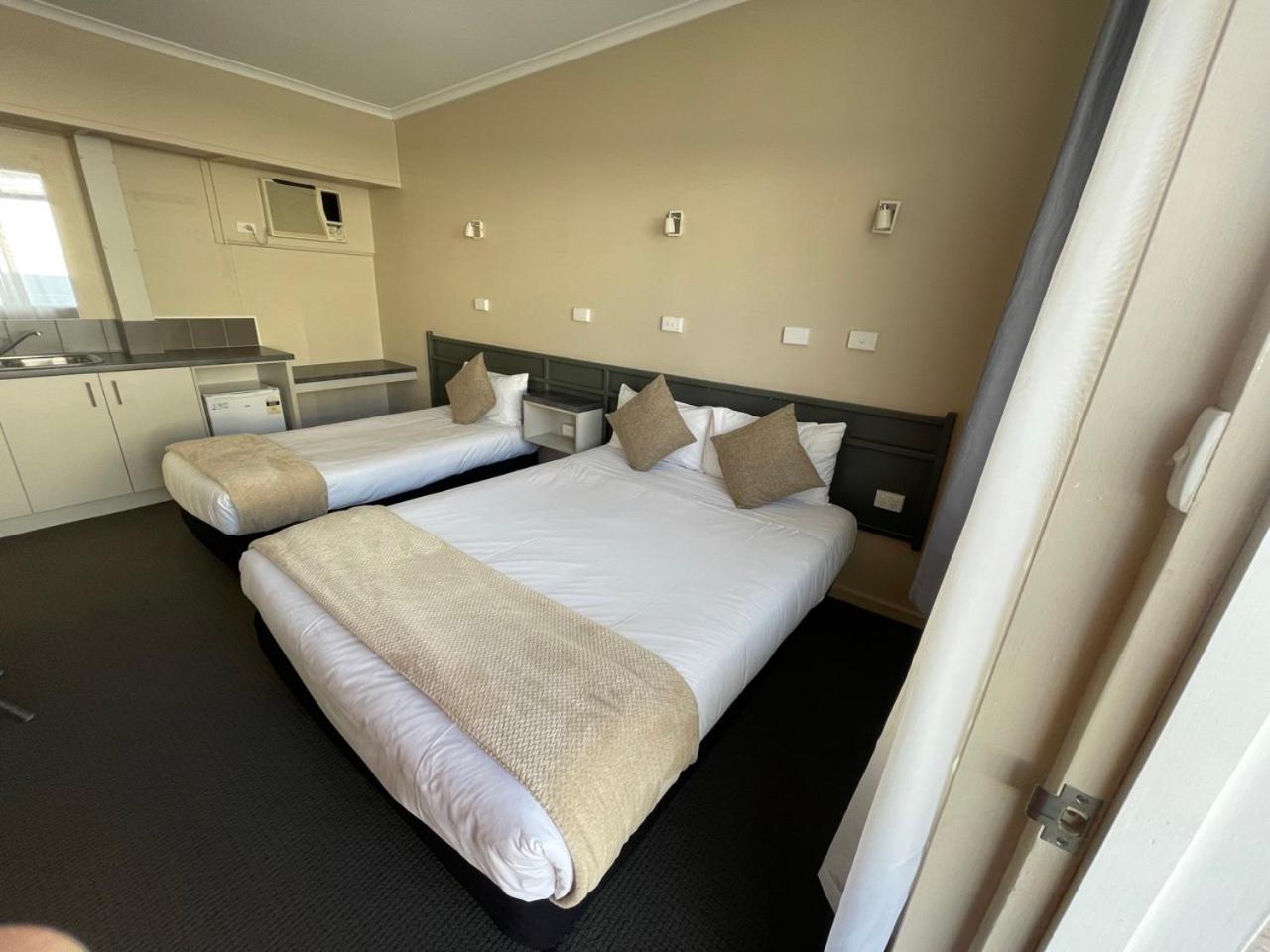 Twin Room - Photo 1