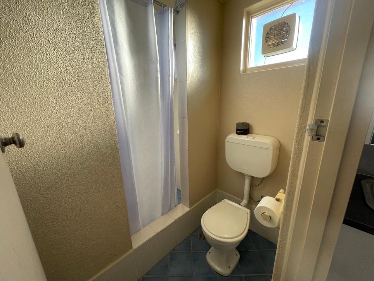 Twin Room - Photo 2