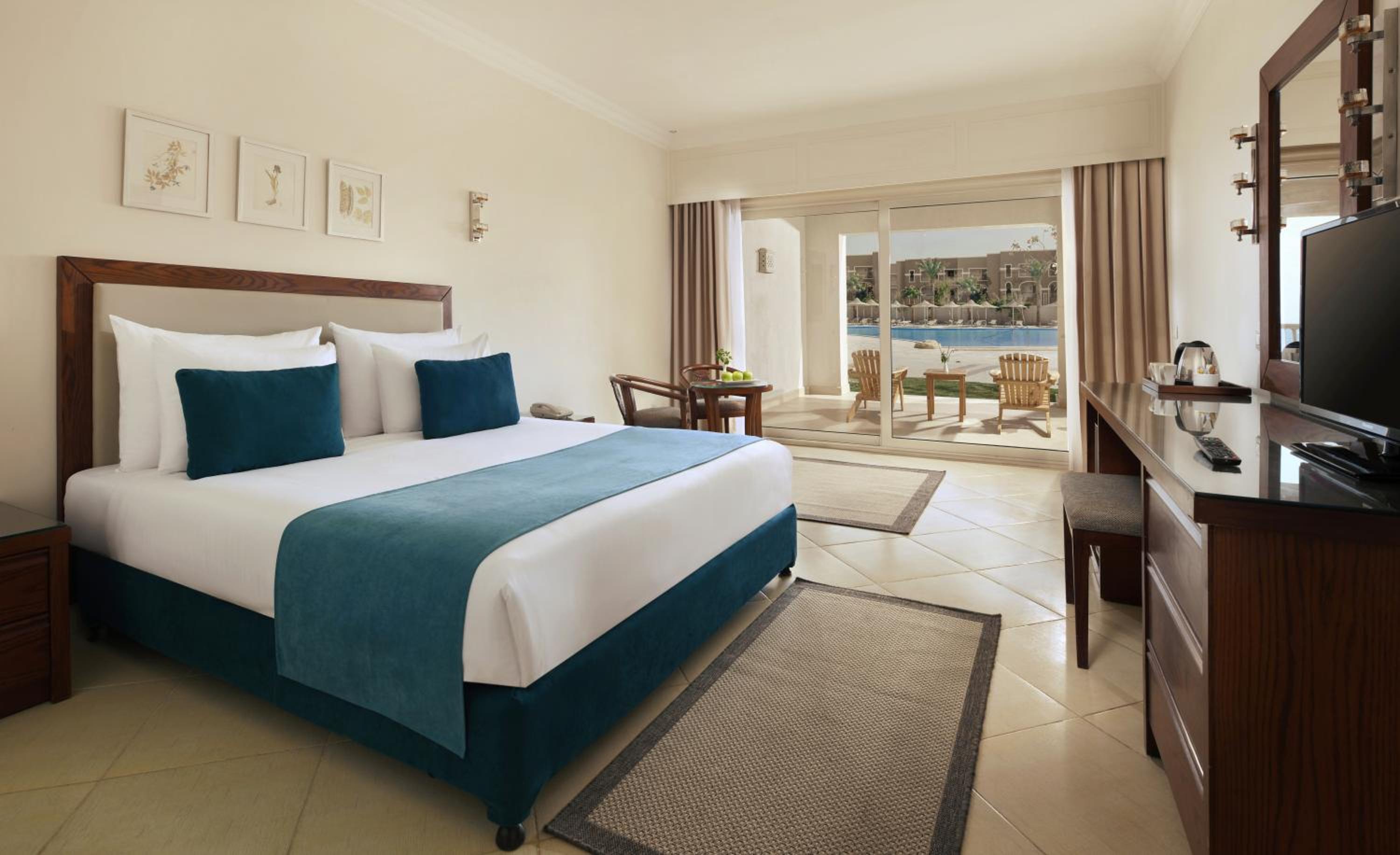 Superior, King or Twin Bed, Pool View - Photo 3