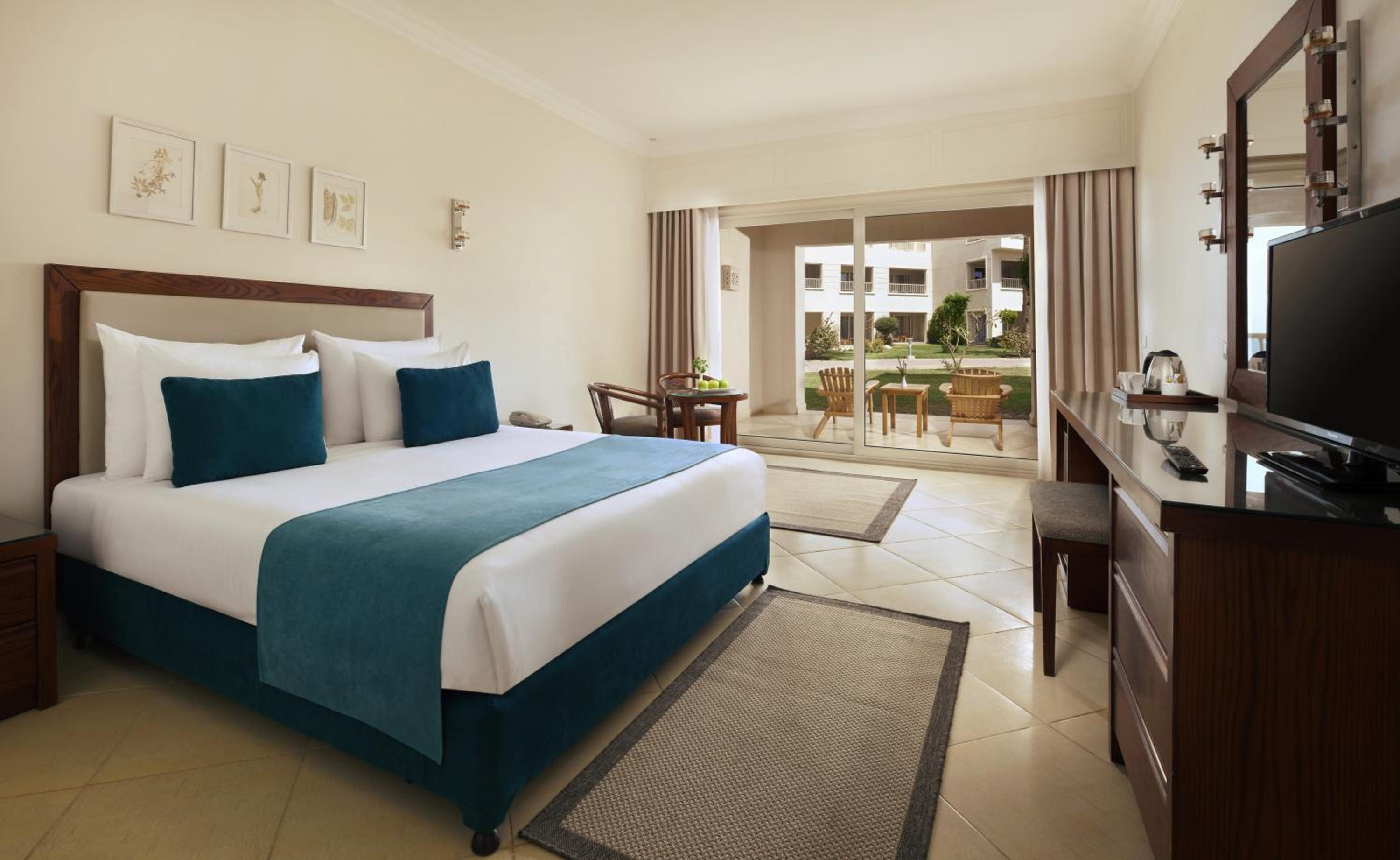 Superior, King or Twin Bed, Garden View - Photo 3