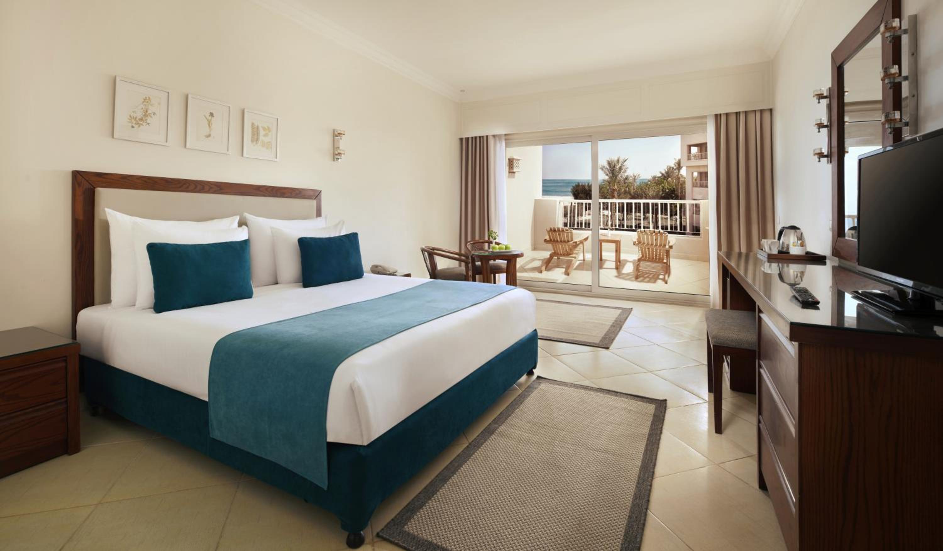 Superior, King Or Twin Bed, Side Sea View - Photo 1