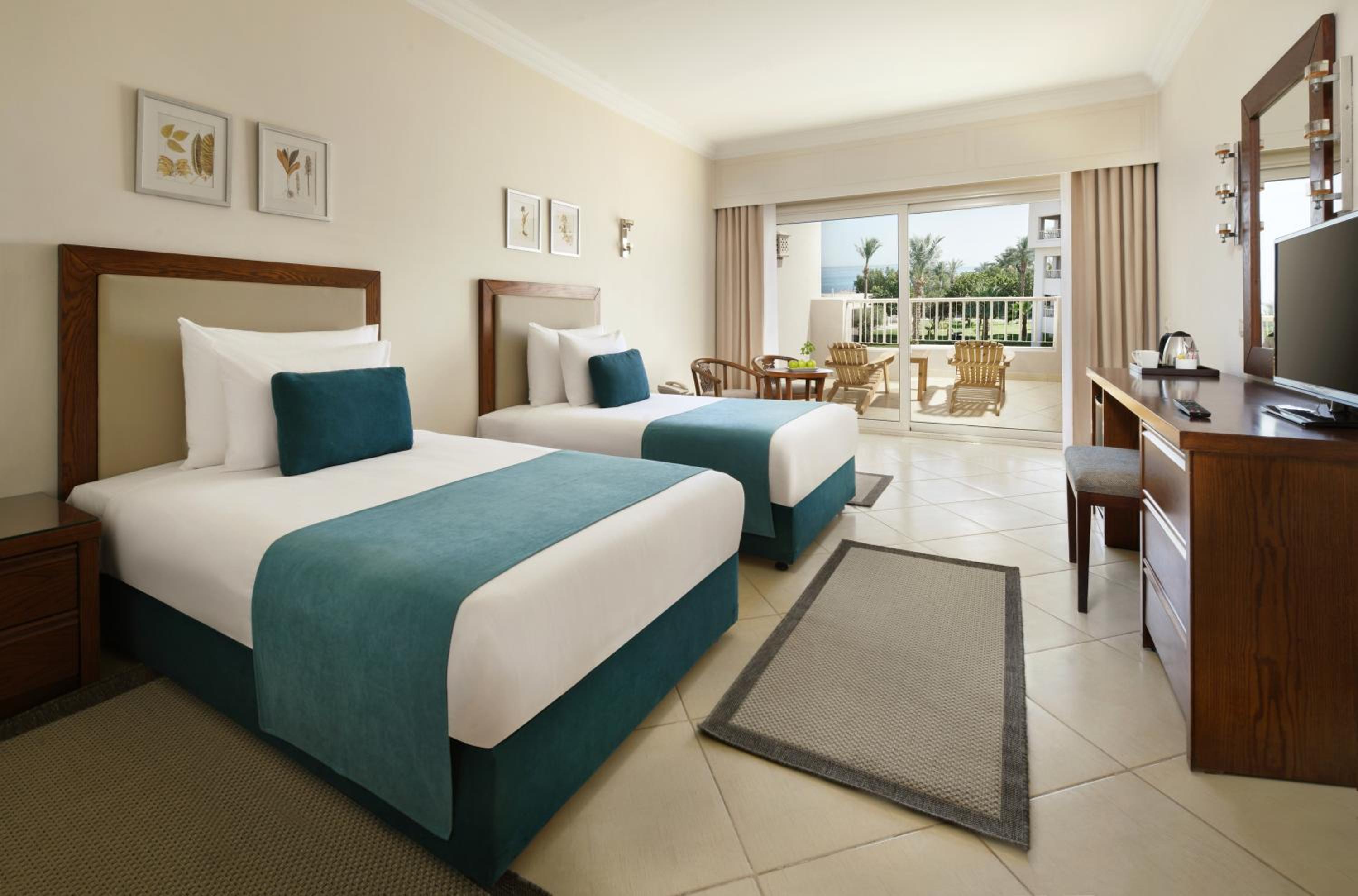 Superior, King Or Twin Bed, Side Sea View - Photo 2